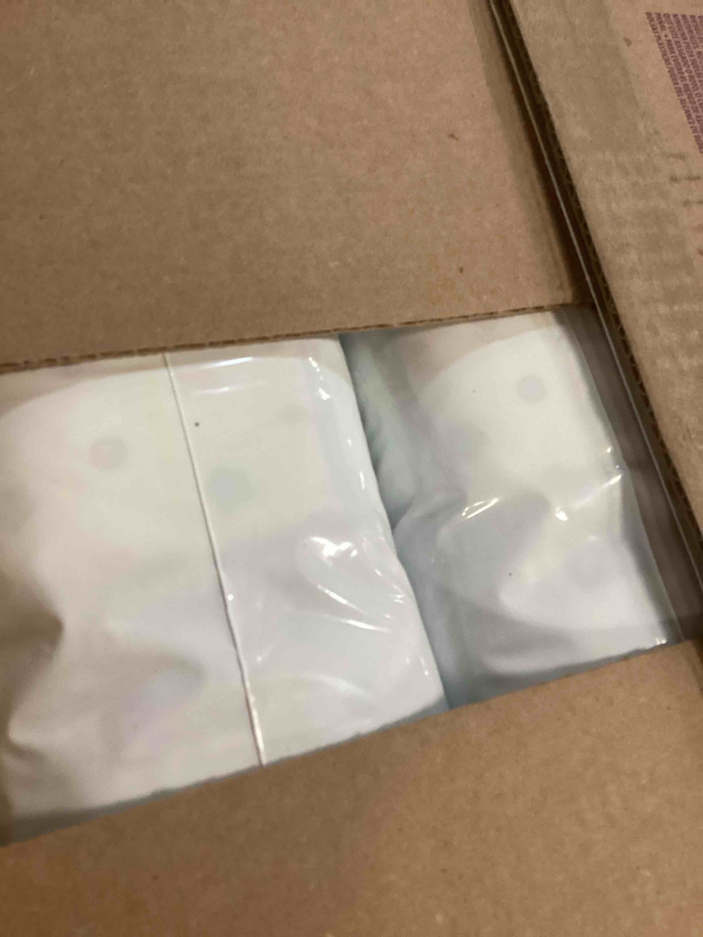 https://s3.amazonaws.com/lotting-images-prod/bidfta/PNK2175782_1738079263090.jpeg
