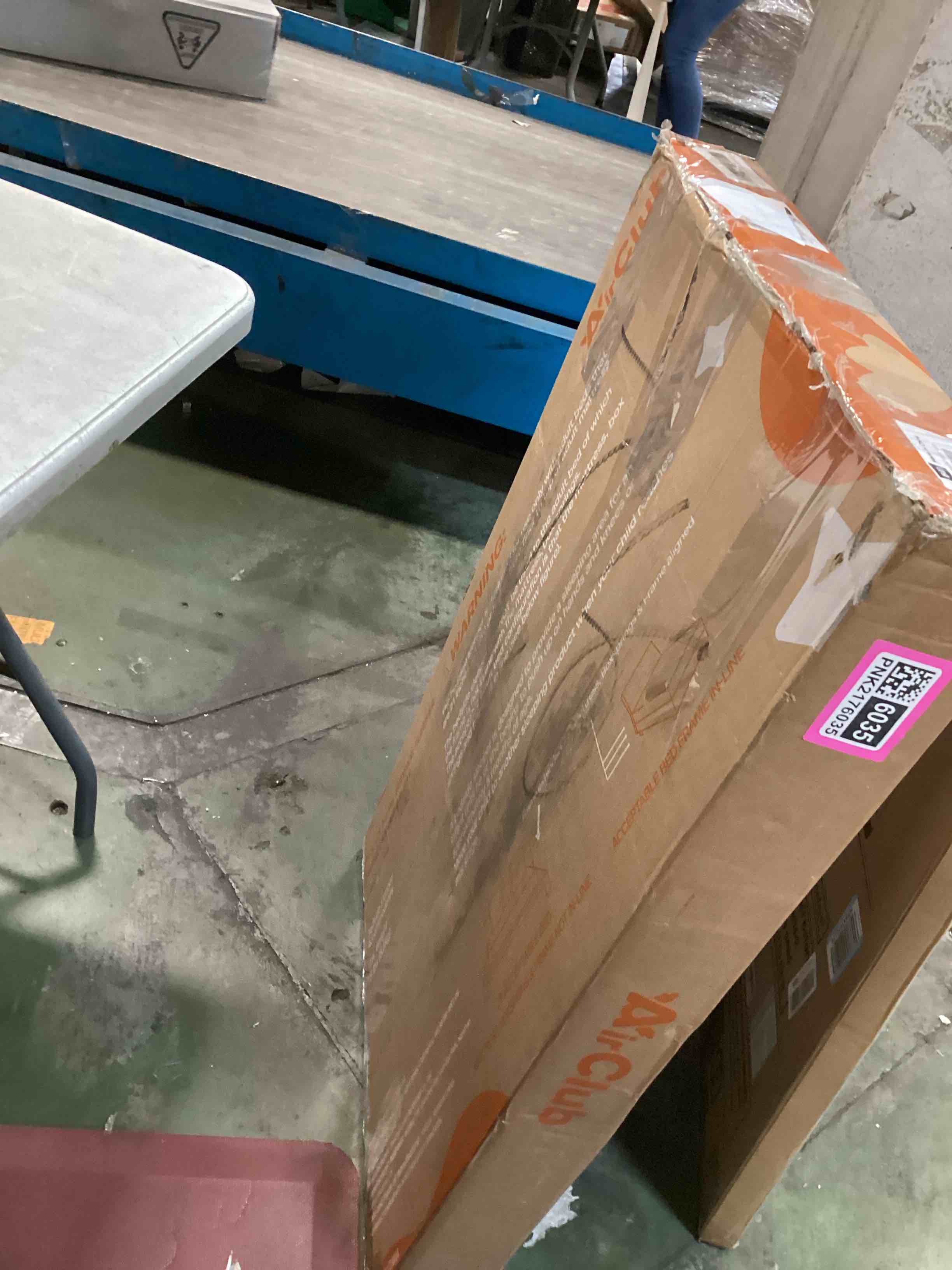 https://s3.amazonaws.com/lotting-images-prod/bidfta/PNK2176035_1743771932545.jpeg