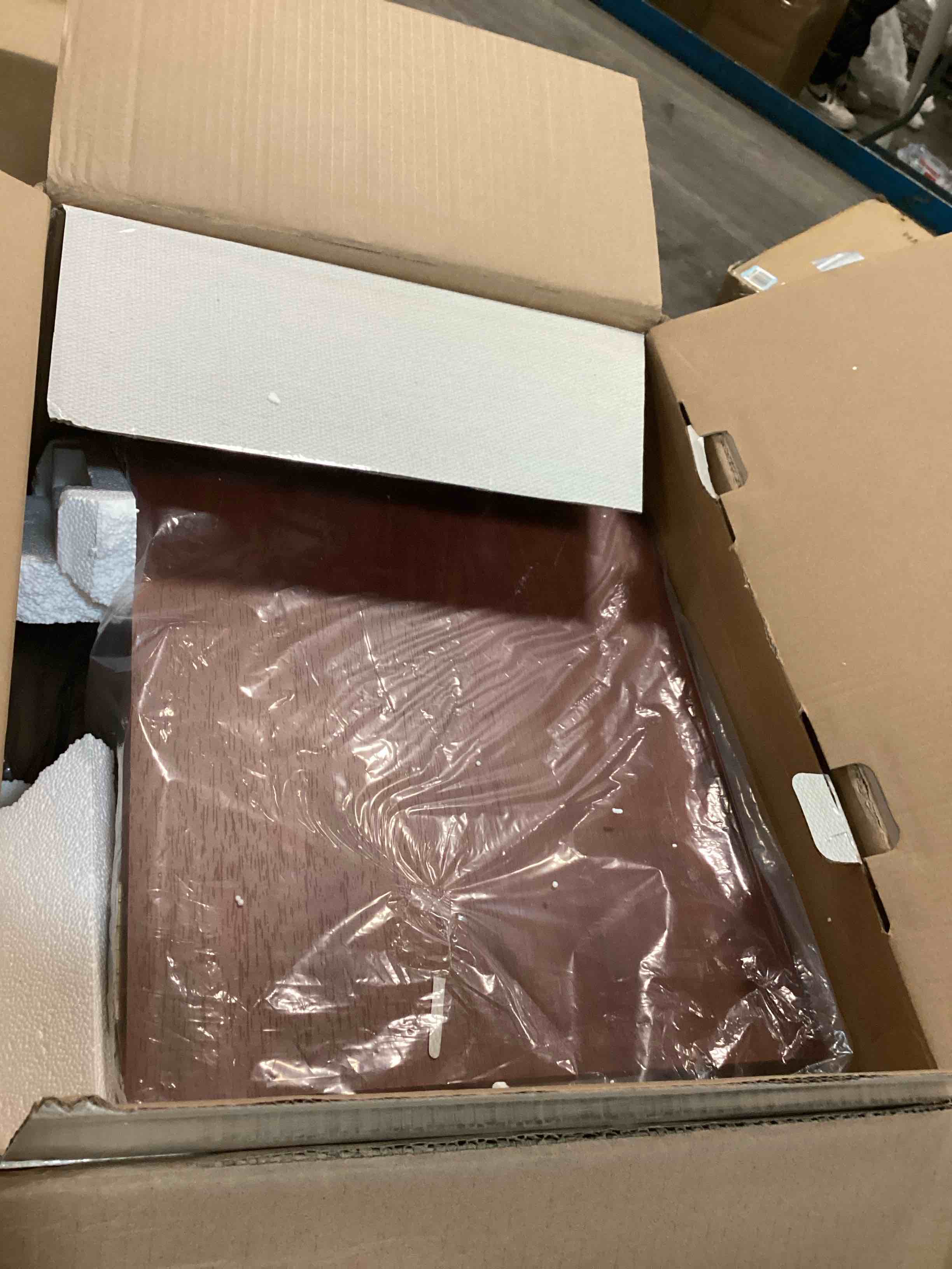 https://s3.amazonaws.com/lotting-images-prod/bidfta/PNK2176040_1743772438992.jpeg