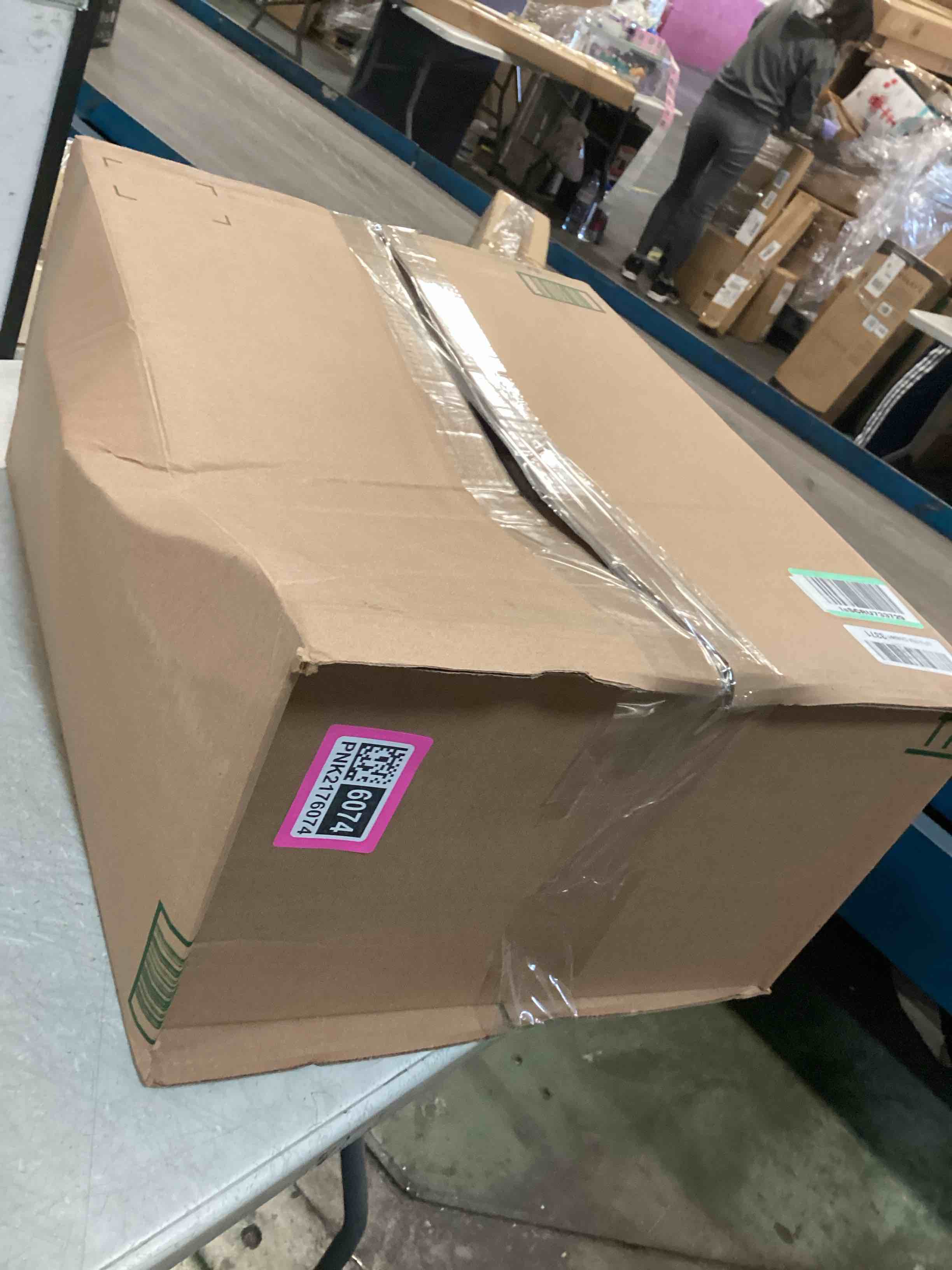 https://s3.amazonaws.com/lotting-images-prod/bidfta/PNK2176074_1744028748067.jpeg