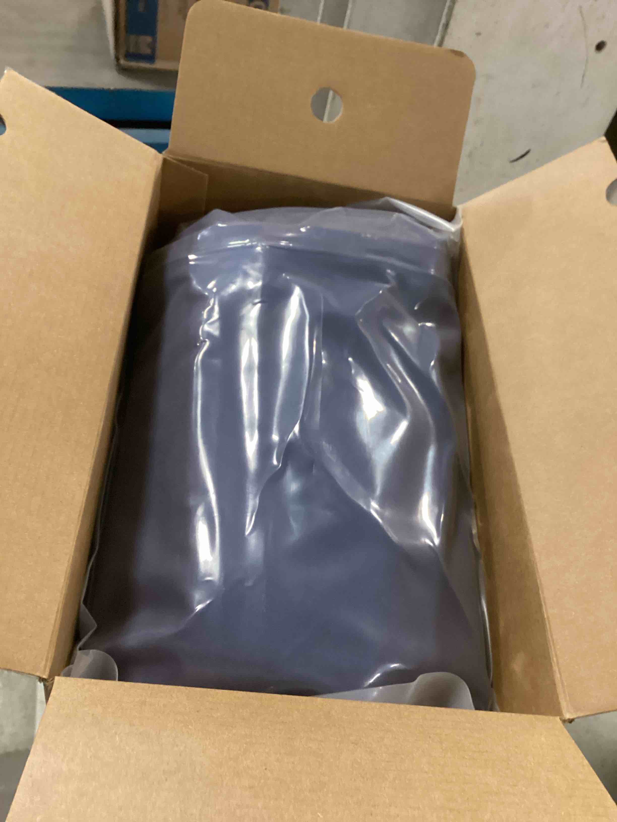 https://s3.amazonaws.com/lotting-images-prod/bidfta/PNK2176295_1744116416340.jpeg