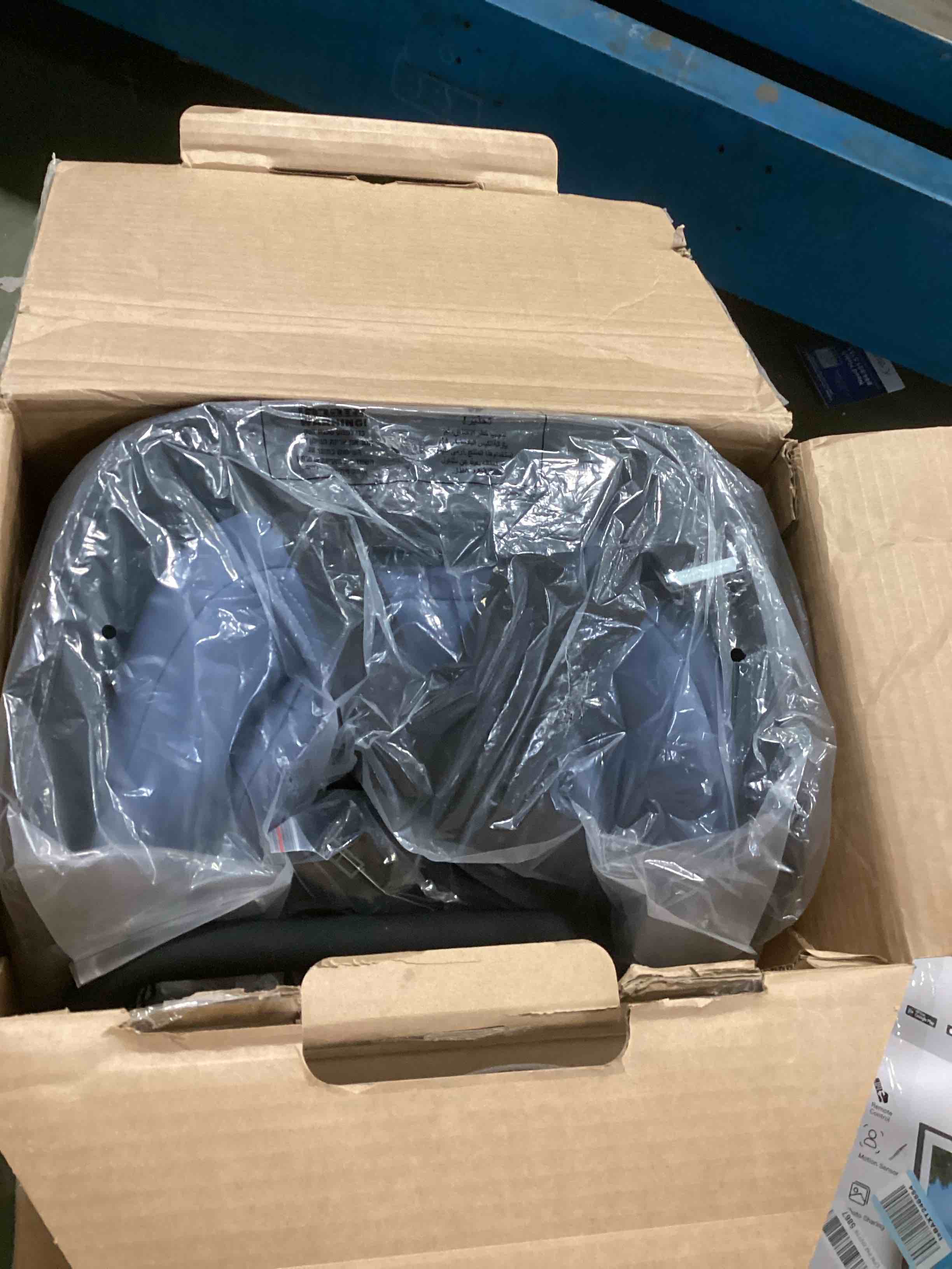 https://s3.amazonaws.com/lotting-images-prod/bidfta/PNK2176326_1744119593832.jpeg