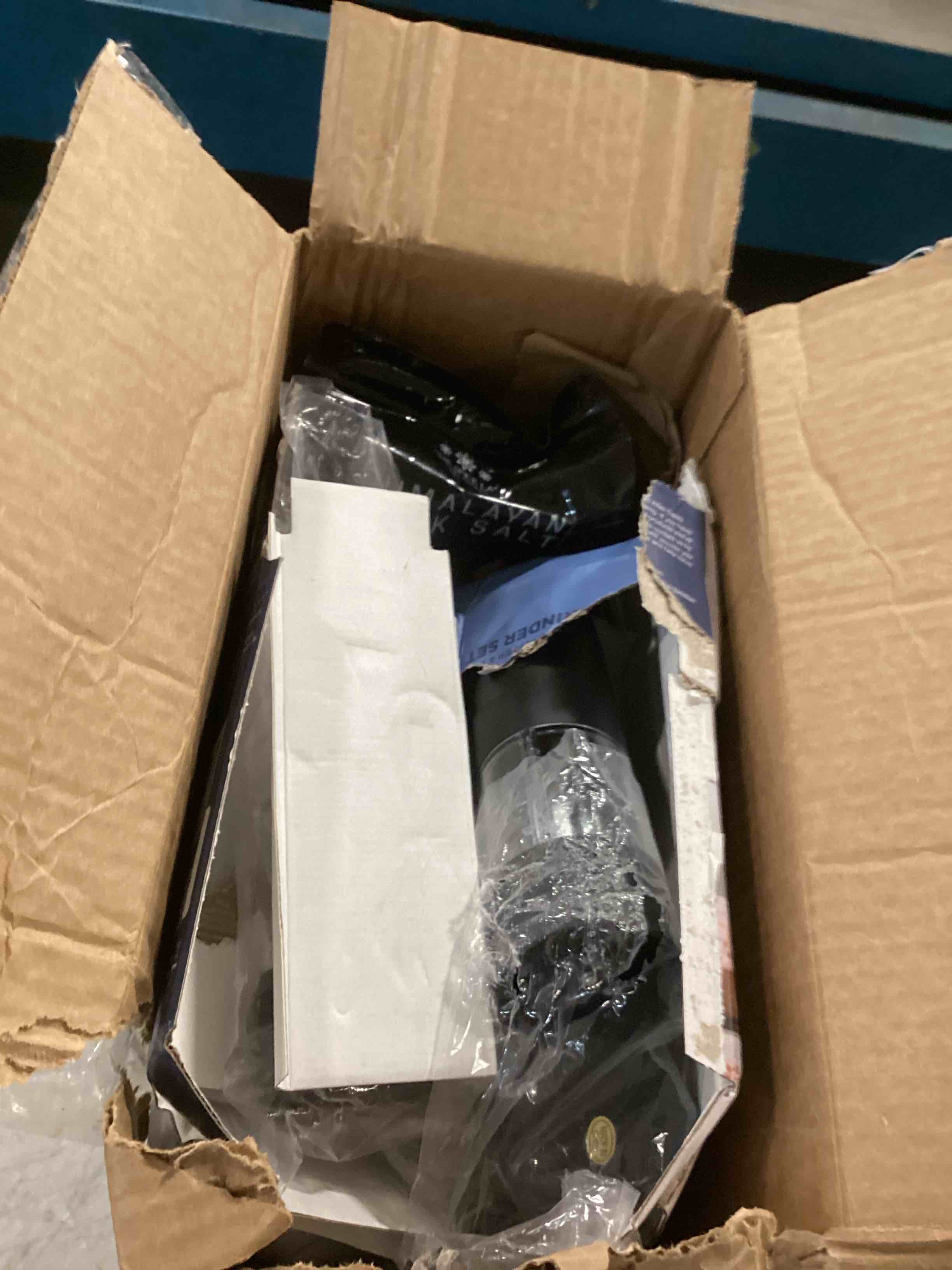 https://s3.amazonaws.com/lotting-images-prod/bidfta/PNK2176369_1744201463752.jpeg