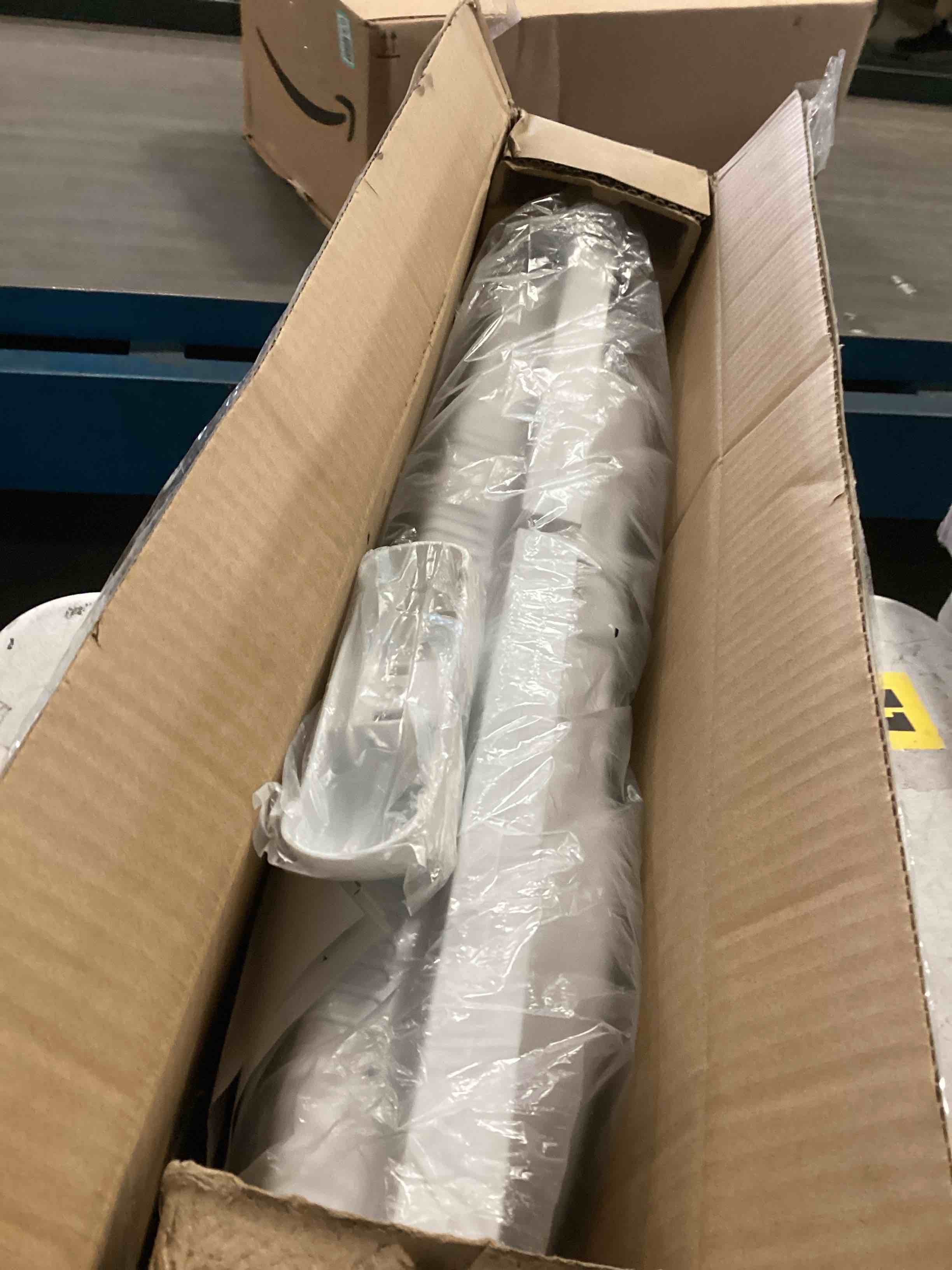 https://s3.amazonaws.com/lotting-images-prod/bidfta/PNK2176374_1744202237194.jpeg