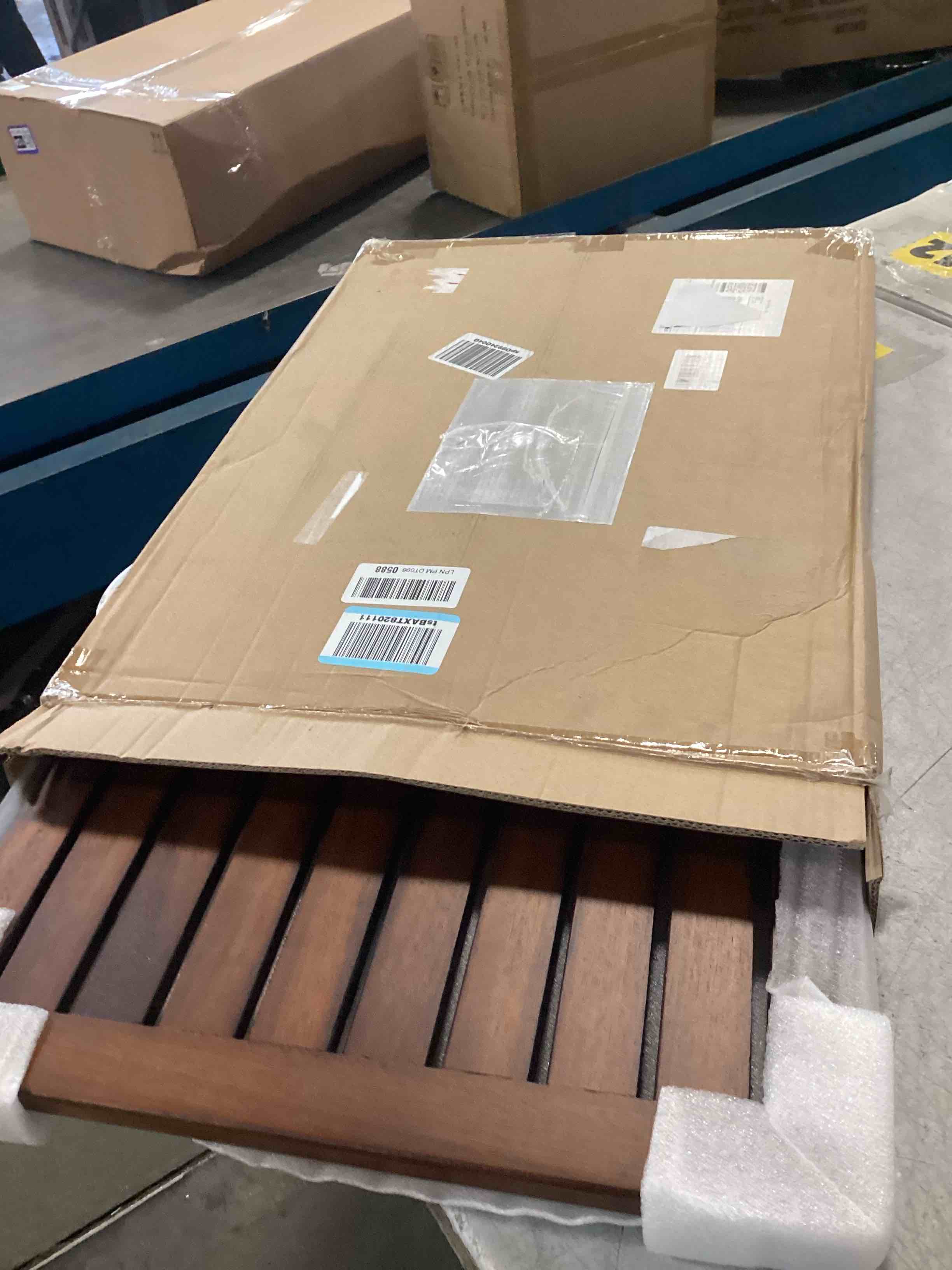https://s3.amazonaws.com/lotting-images-prod/bidfta/PNK2176410_1744205733453.jpeg