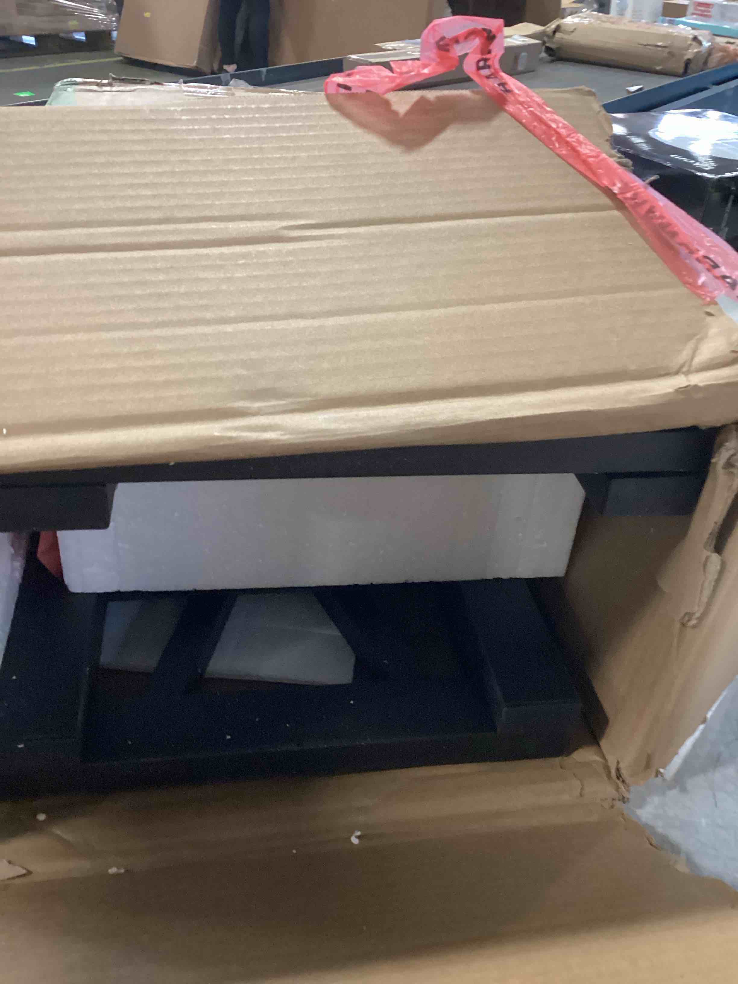https://s3.amazonaws.com/lotting-images-prod/bidfta/PNK2176483_1744216170246.jpeg