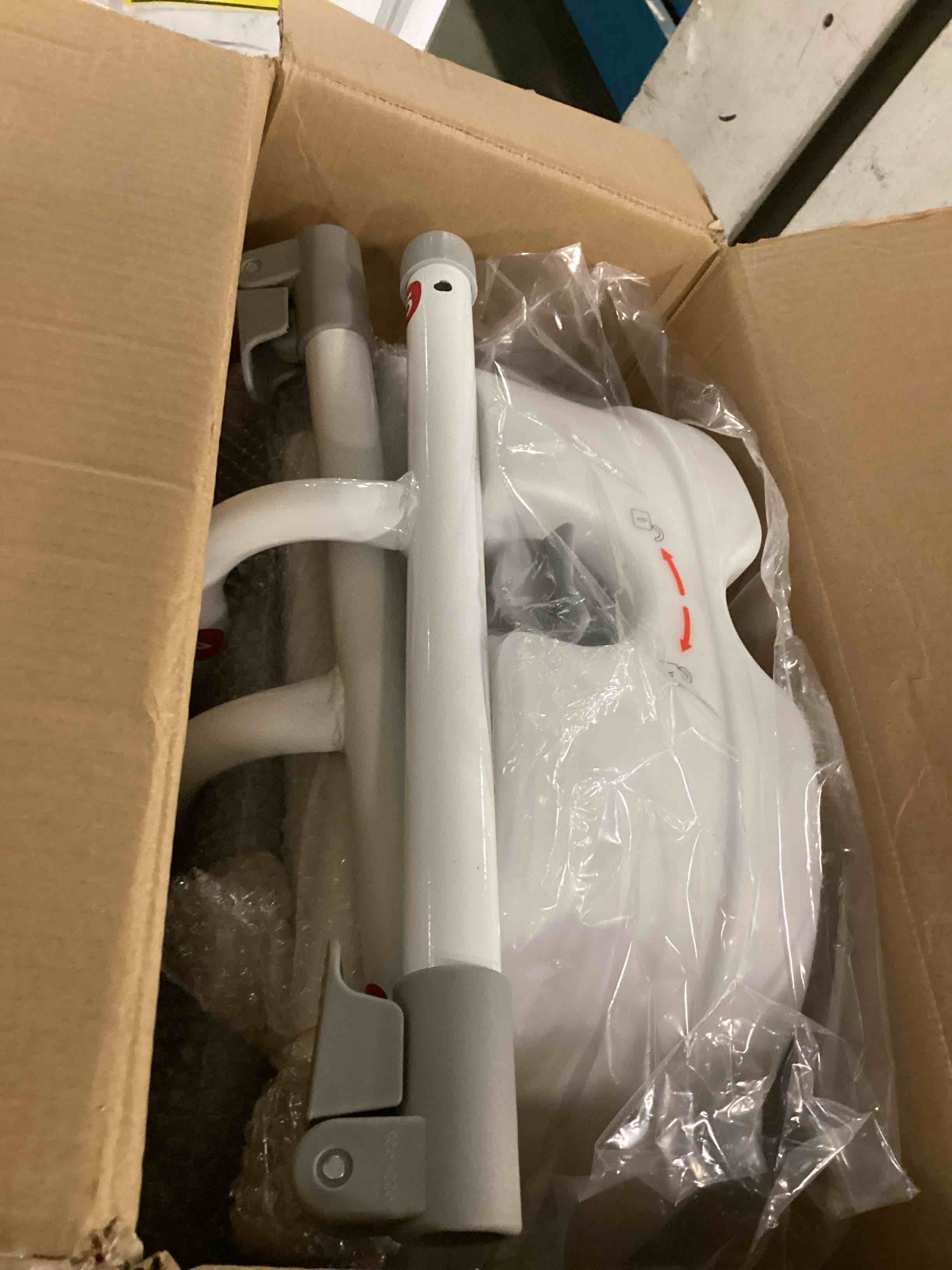 https://s3.amazonaws.com/lotting-images-prod/bidfta/PNK2177245_1744981247264.jpeg