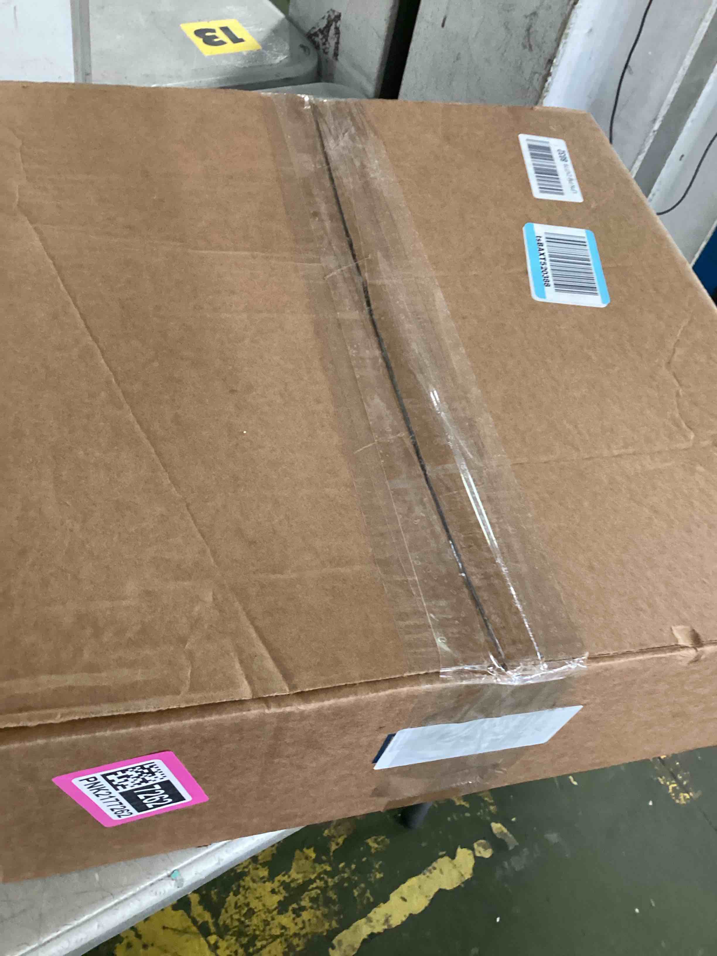 https://s3.amazonaws.com/lotting-images-prod/bidfta/PNK2177262_1744982570939.jpeg