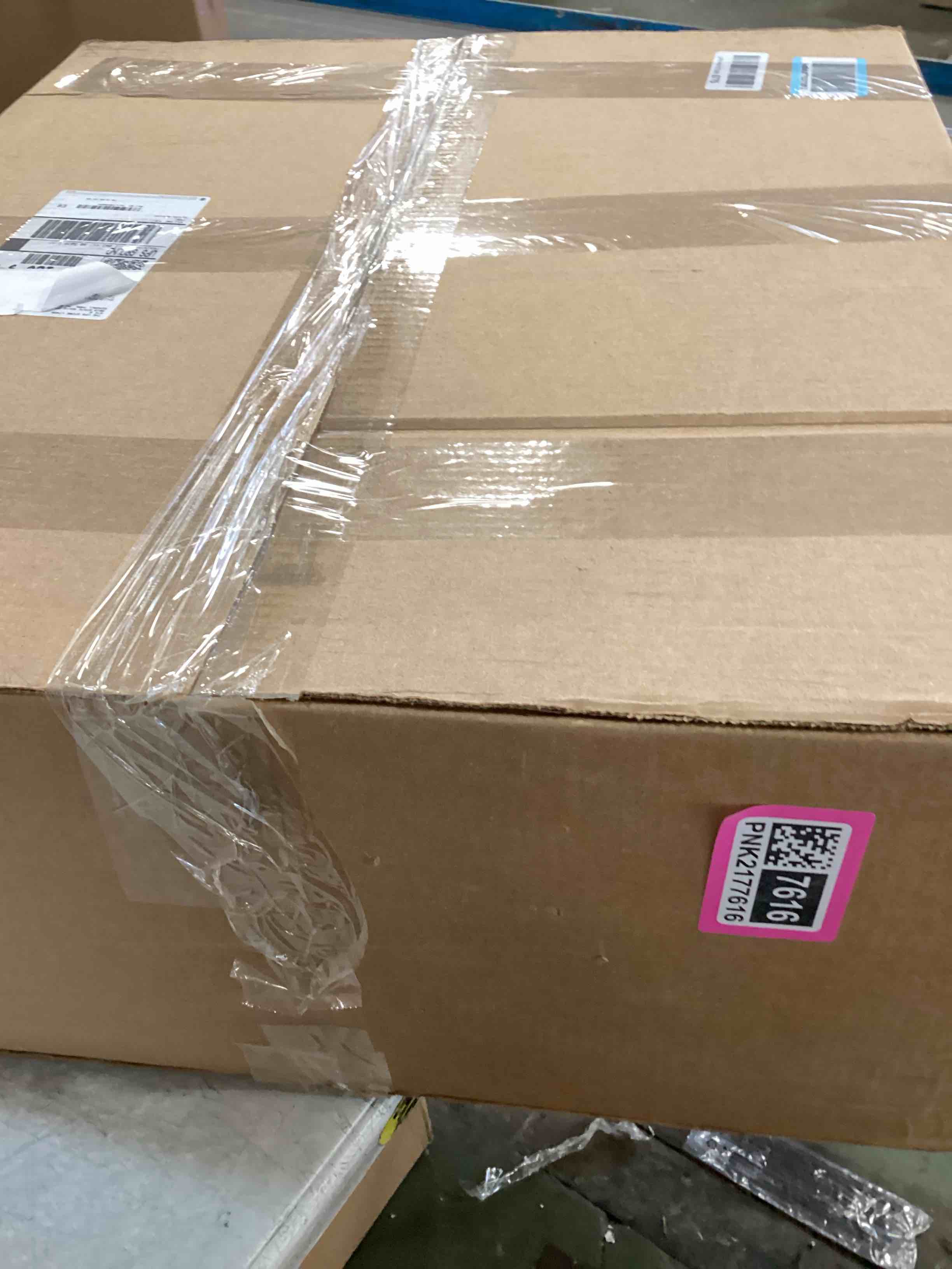 https://s3.amazonaws.com/lotting-images-prod/bidfta/PNK2177616_1745330217435.jpeg