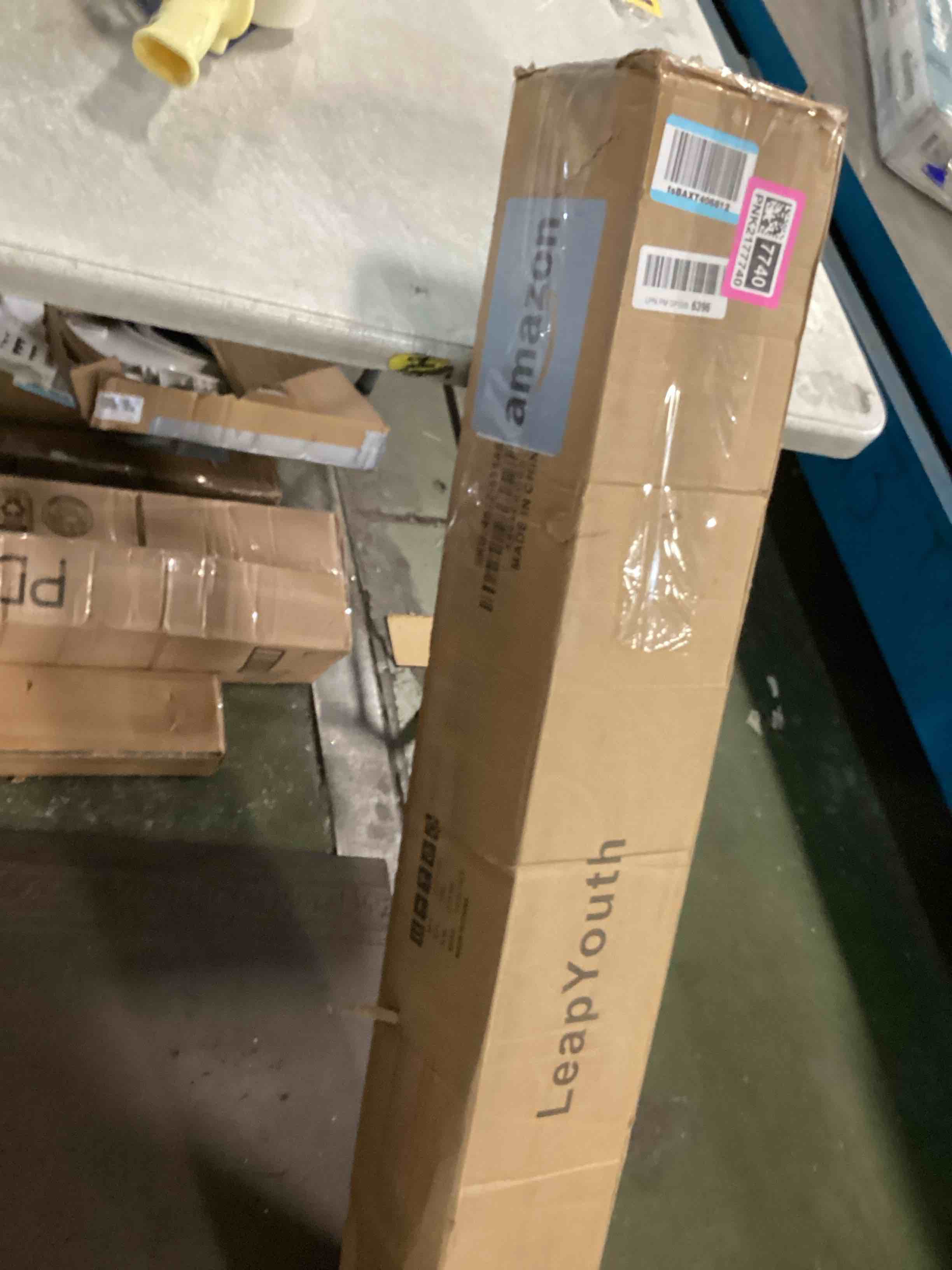 https://s3.amazonaws.com/lotting-images-prod/bidfta/PNK2177740_1745348133568.jpeg