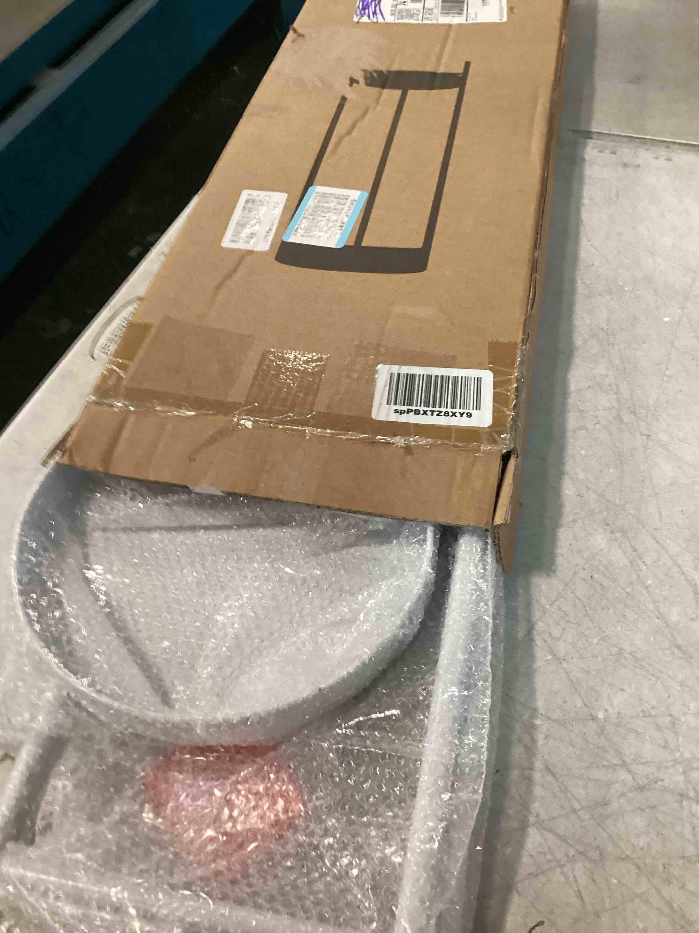 https://s3.amazonaws.com/lotting-images-prod/bidfta/PNK2177842_1745507427494.jpeg