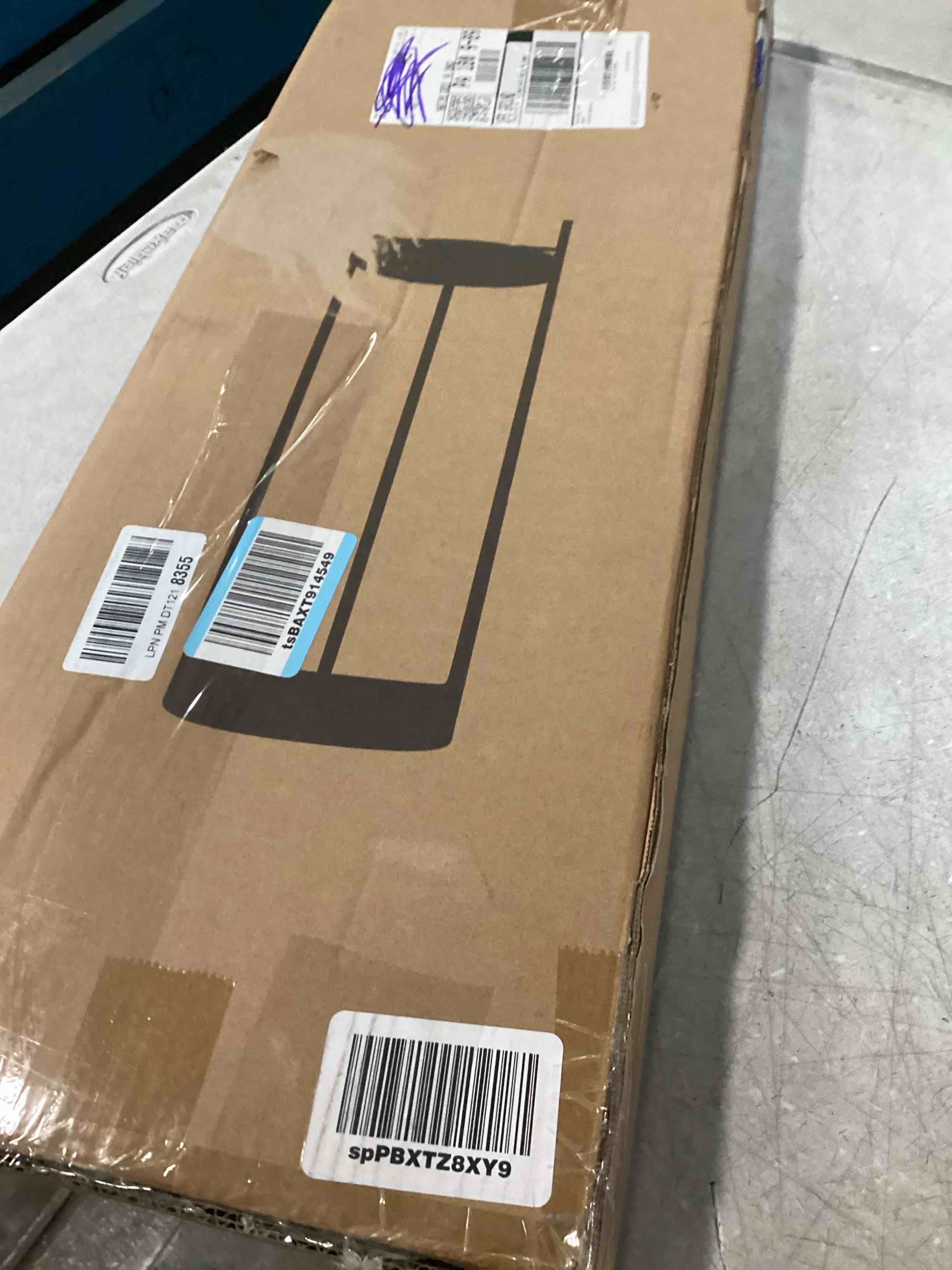 https://s3.amazonaws.com/lotting-images-prod/bidfta/PNK2177842_1745507483481.jpeg