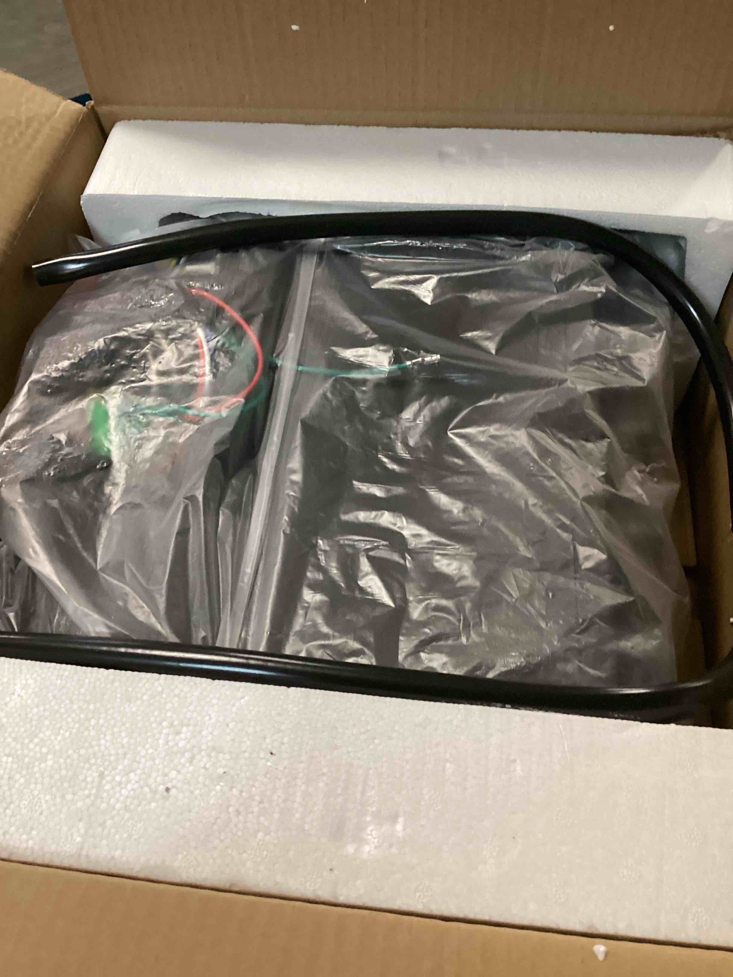 https://s3.amazonaws.com/lotting-images-prod/bidfta/PNK2177939_1745523389381.jpeg