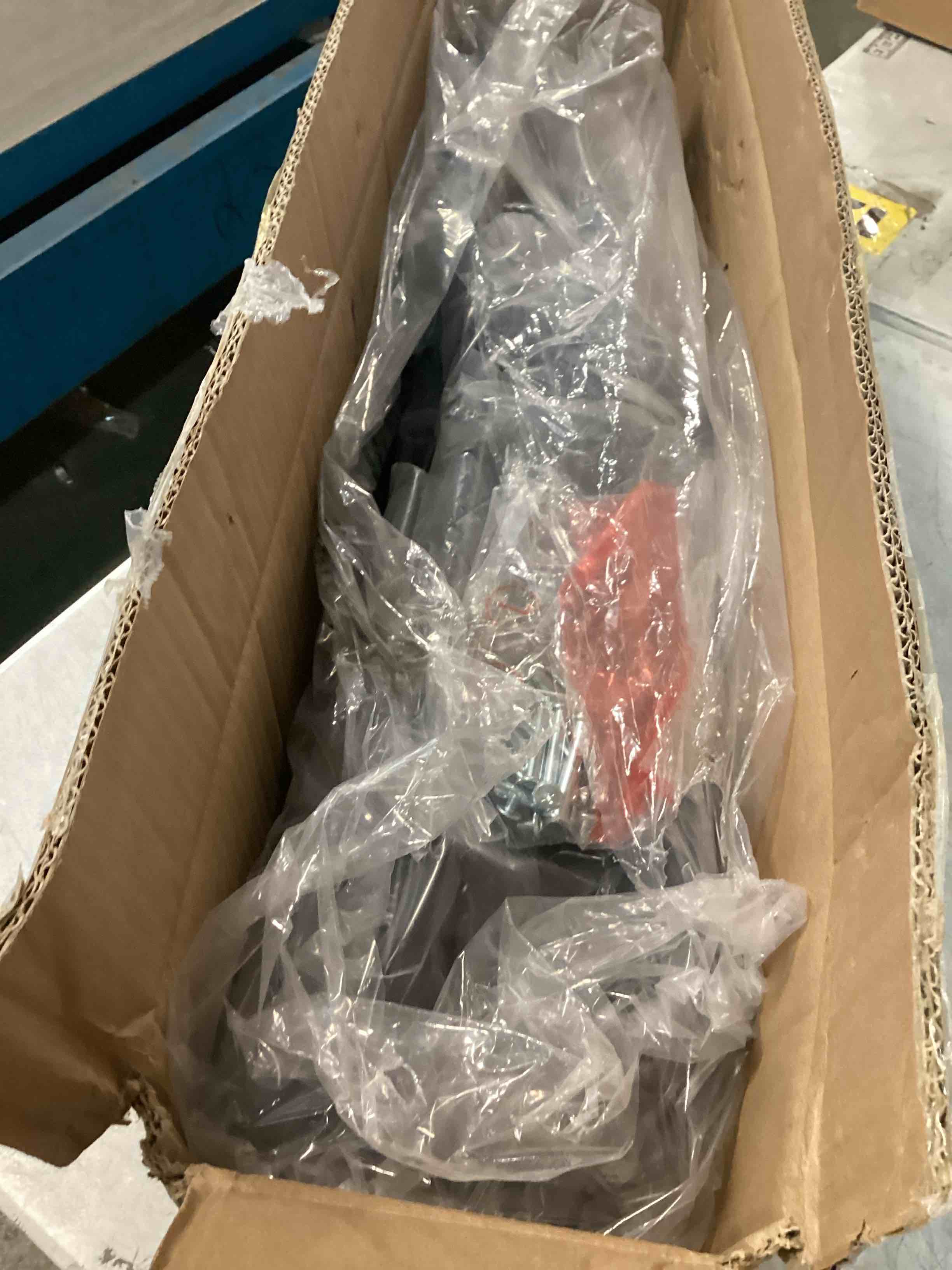 https://s3.amazonaws.com/lotting-images-prod/bidfta/PNK2177946_1745523876911.jpeg