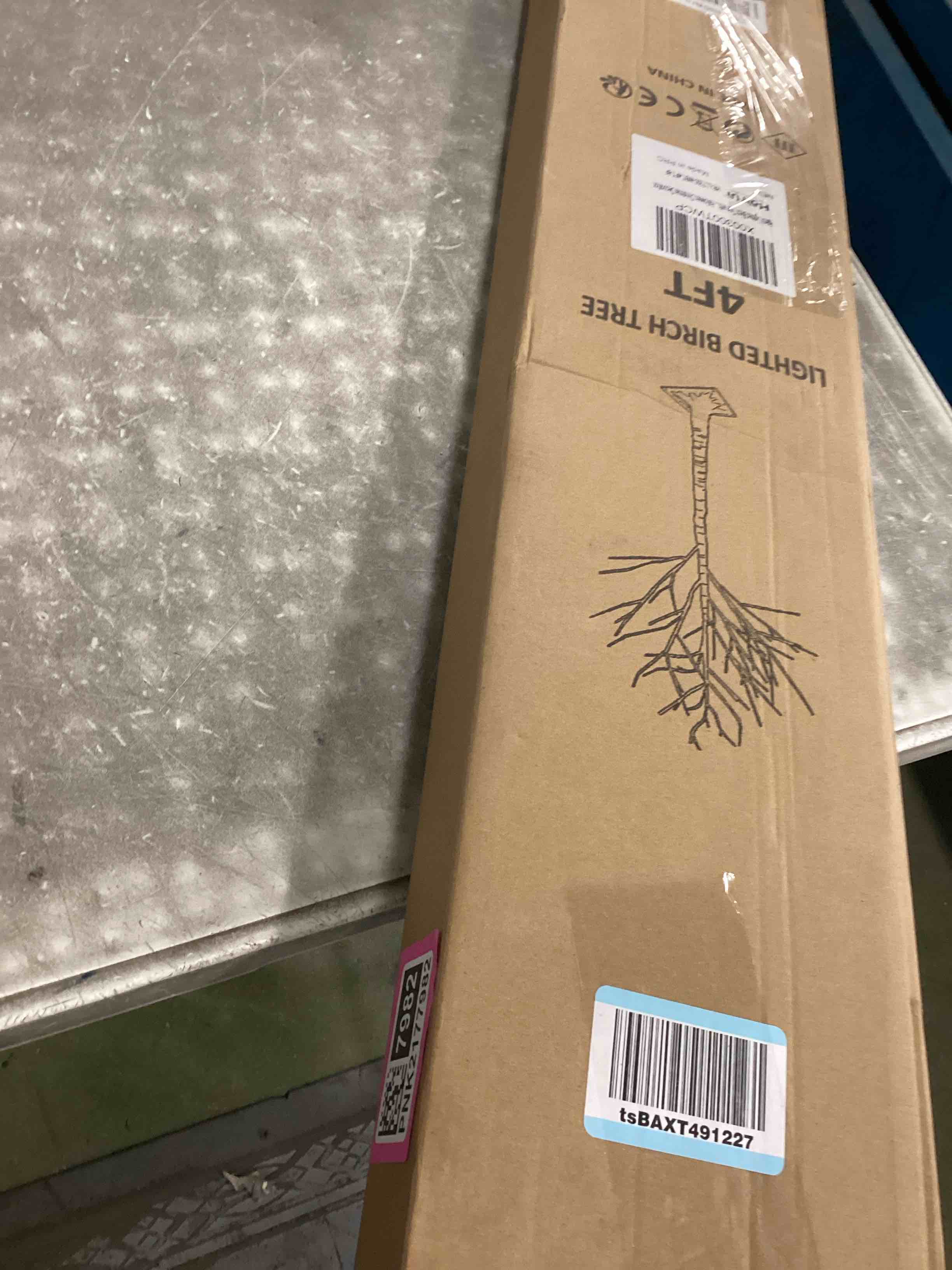 https://s3.amazonaws.com/lotting-images-prod/bidfta/PNK2177982_1745584426307.jpeg