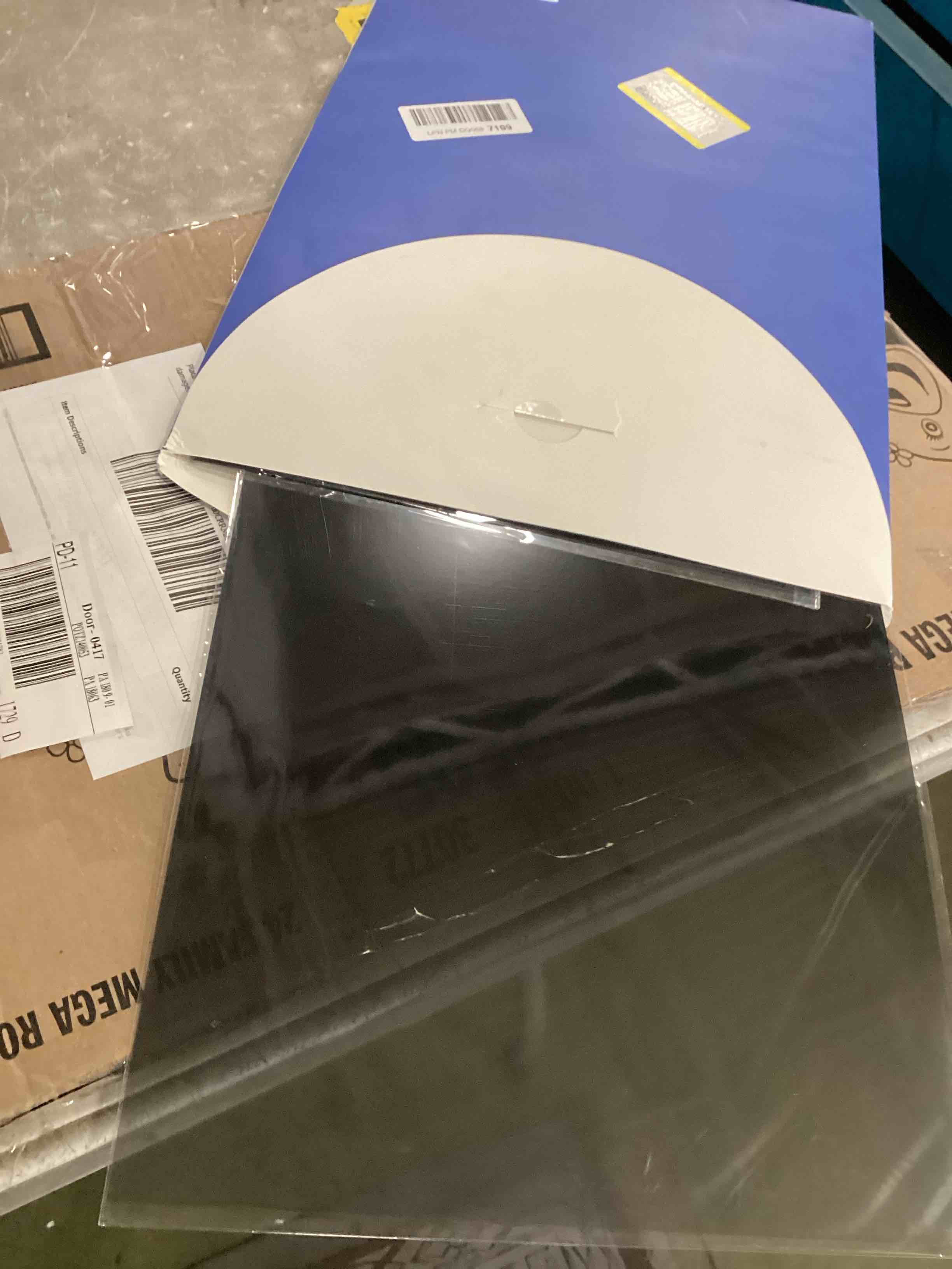 https://s3.amazonaws.com/lotting-images-prod/bidfta/PNK2178102_1746017135910.jpeg
