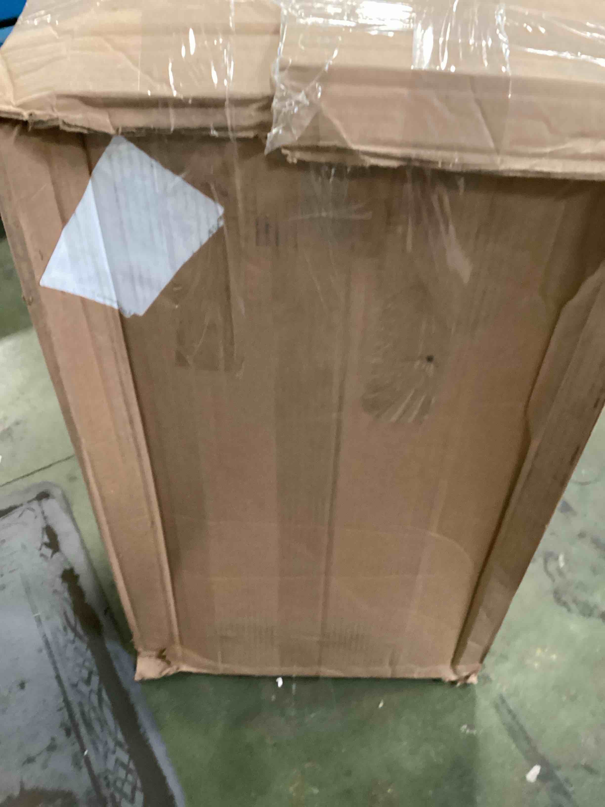 https://s3.amazonaws.com/lotting-images-prod/bidfta/PNK2178103_1746017255407.jpeg