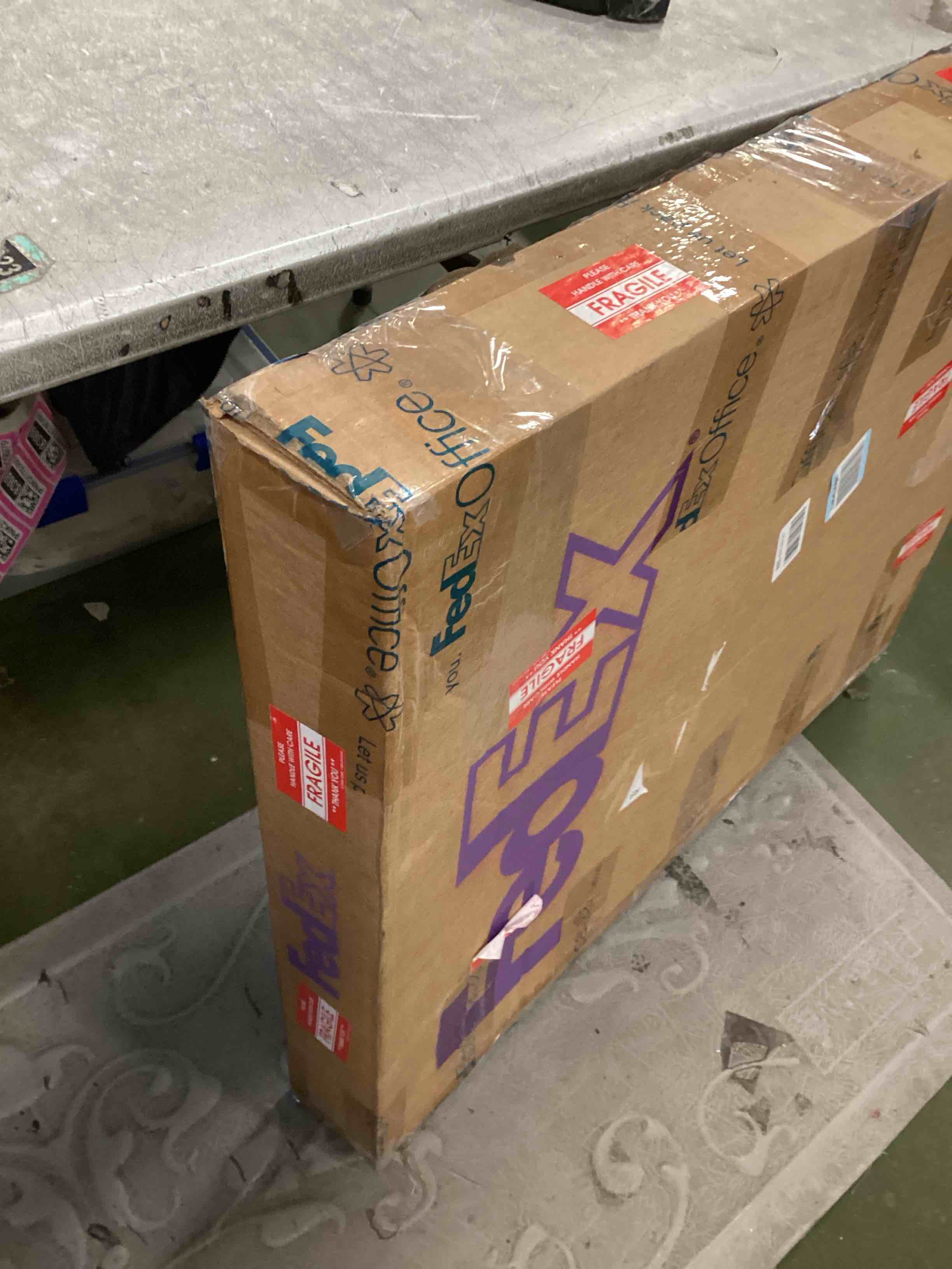 https://s3.amazonaws.com/lotting-images-prod/bidfta/PNK2178265_1746187945603.jpeg