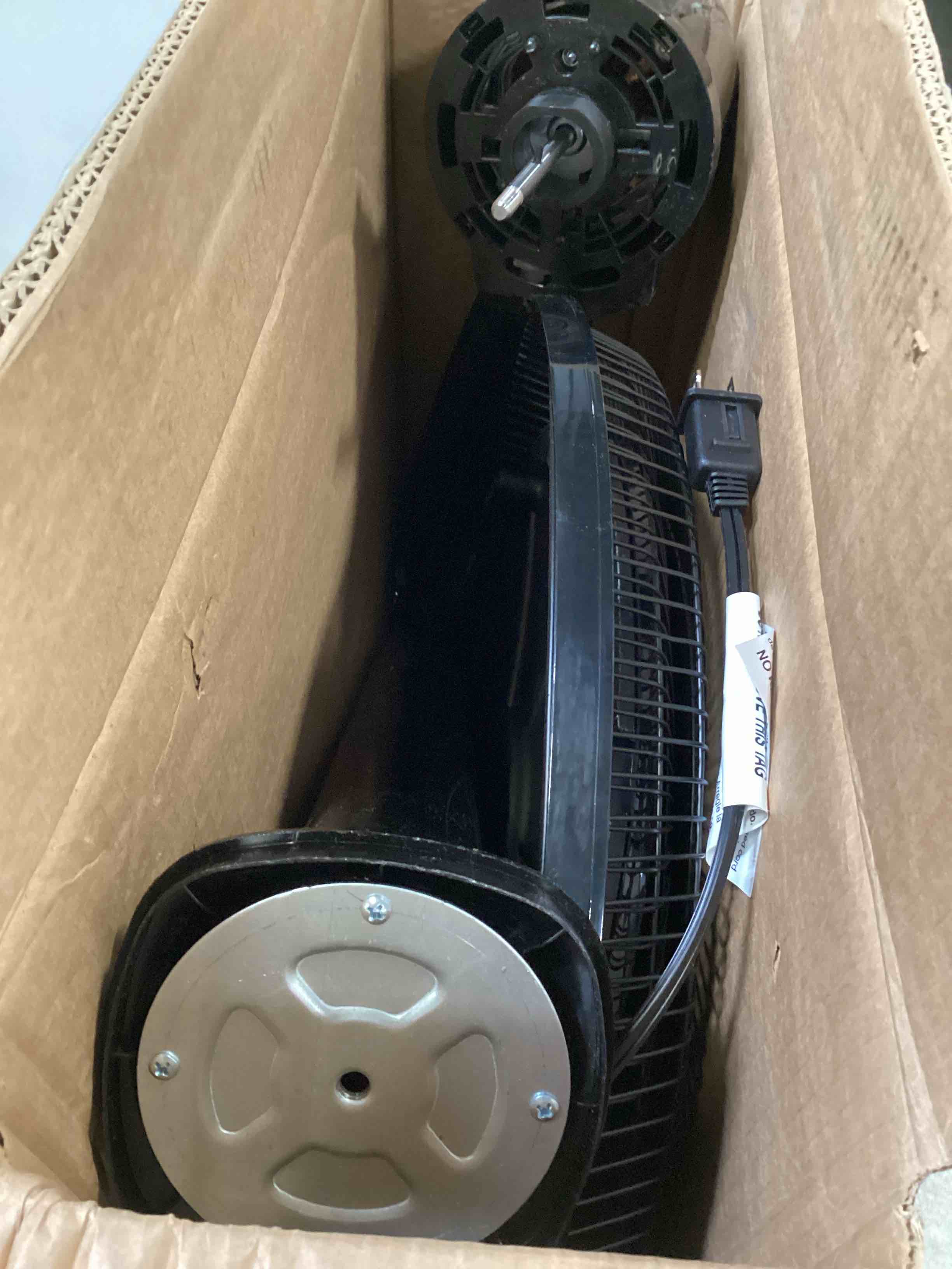 https://s3.amazonaws.com/lotting-images-prod/bidfta/PNK2178334_1746197626879.jpeg