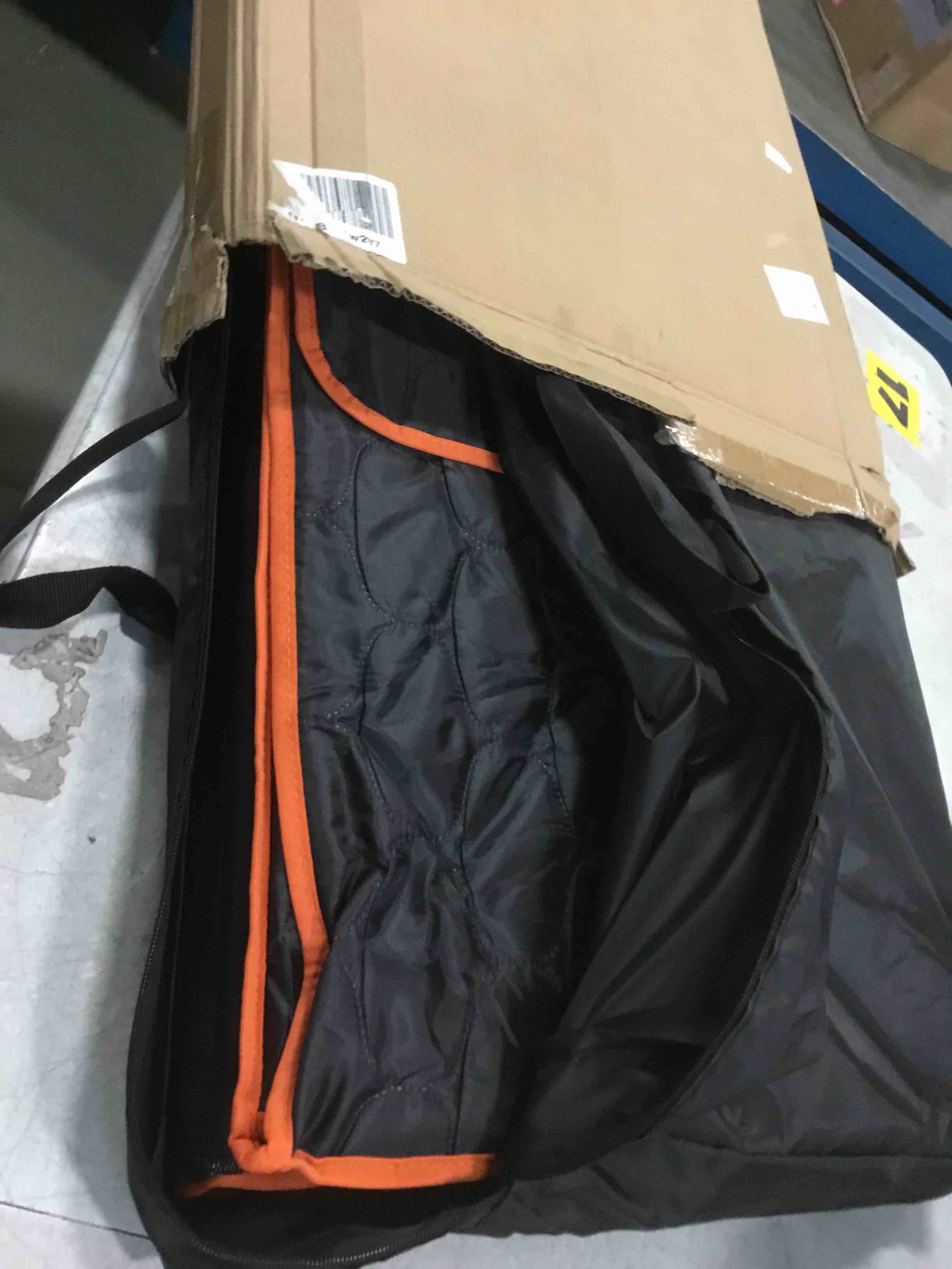 https://s3.amazonaws.com/lotting-images-prod/bidfta/PNK2178400_1746533222589.jpeg