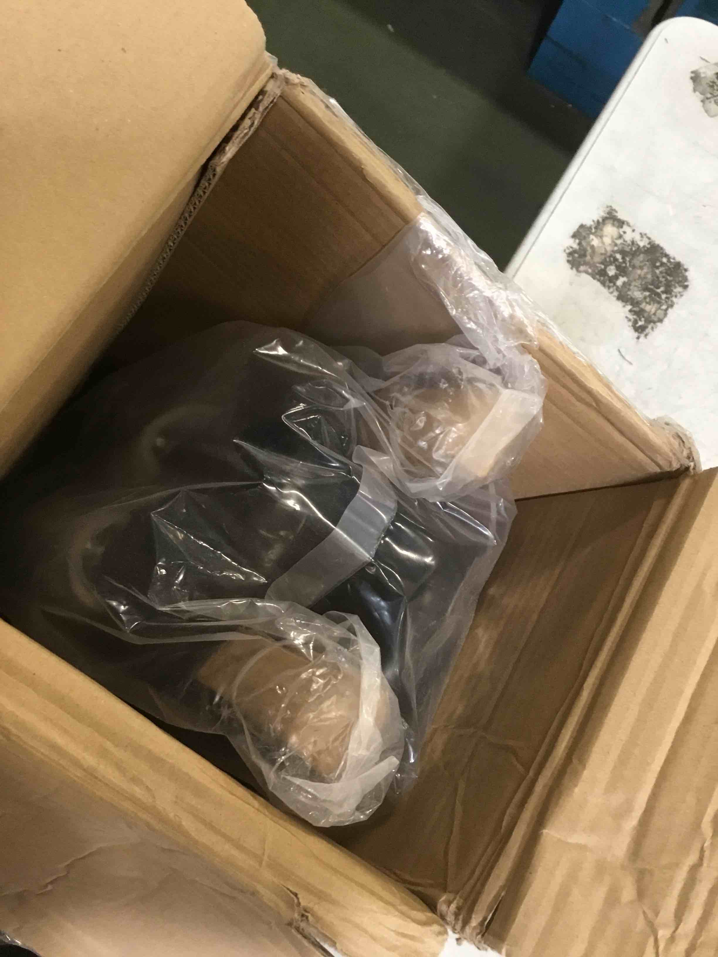 https://s3.amazonaws.com/lotting-images-prod/bidfta/PNK2178630_1746556110768.jpeg