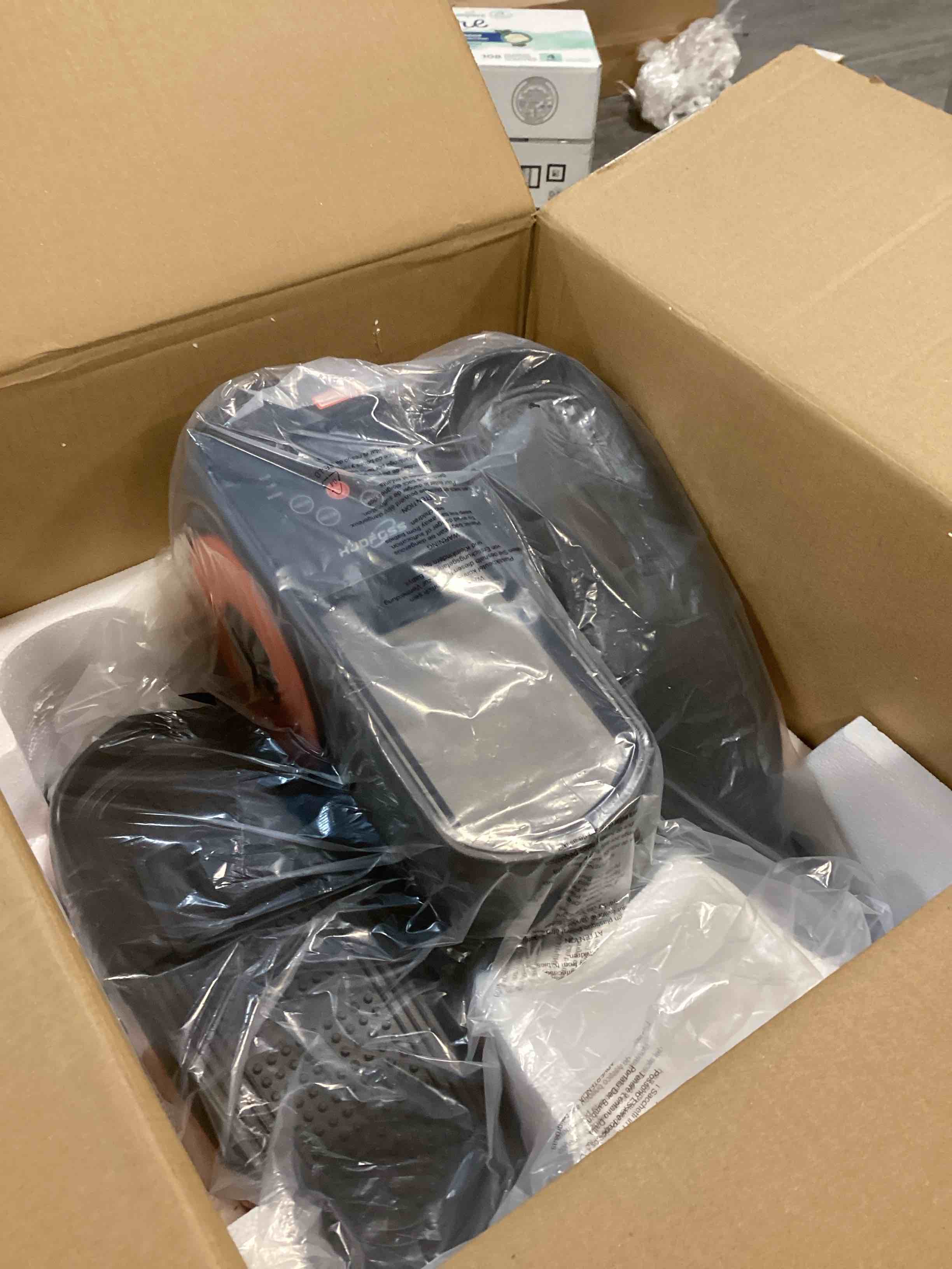 https://s3.amazonaws.com/lotting-images-prod/bidfta/PNK2179079_1743513100210.jpeg