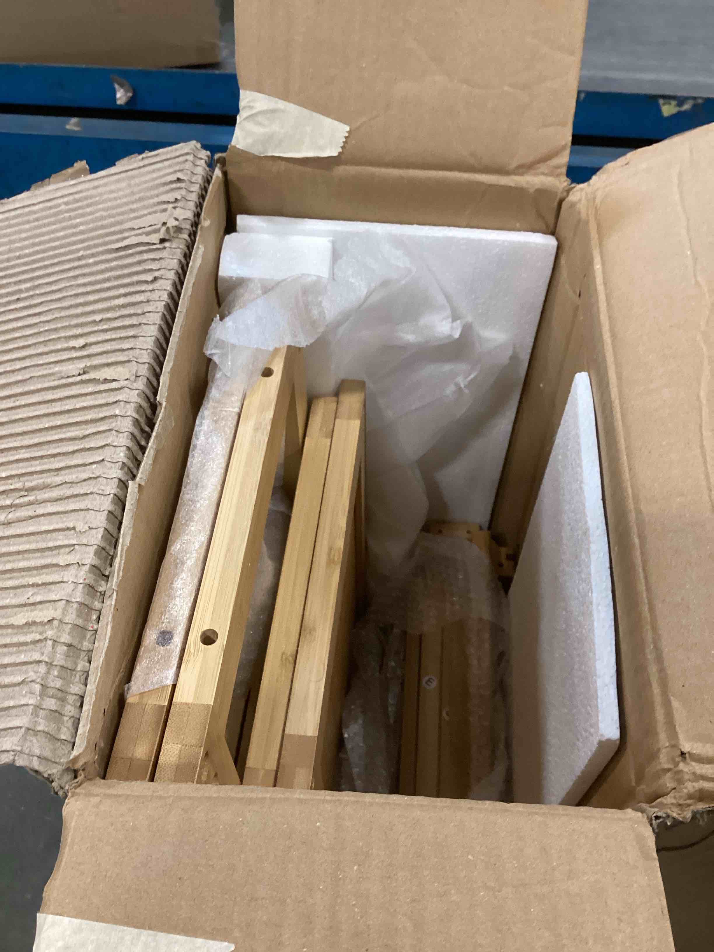 https://s3.amazonaws.com/lotting-images-prod/bidfta/PNK2179103_1743515568538.jpeg