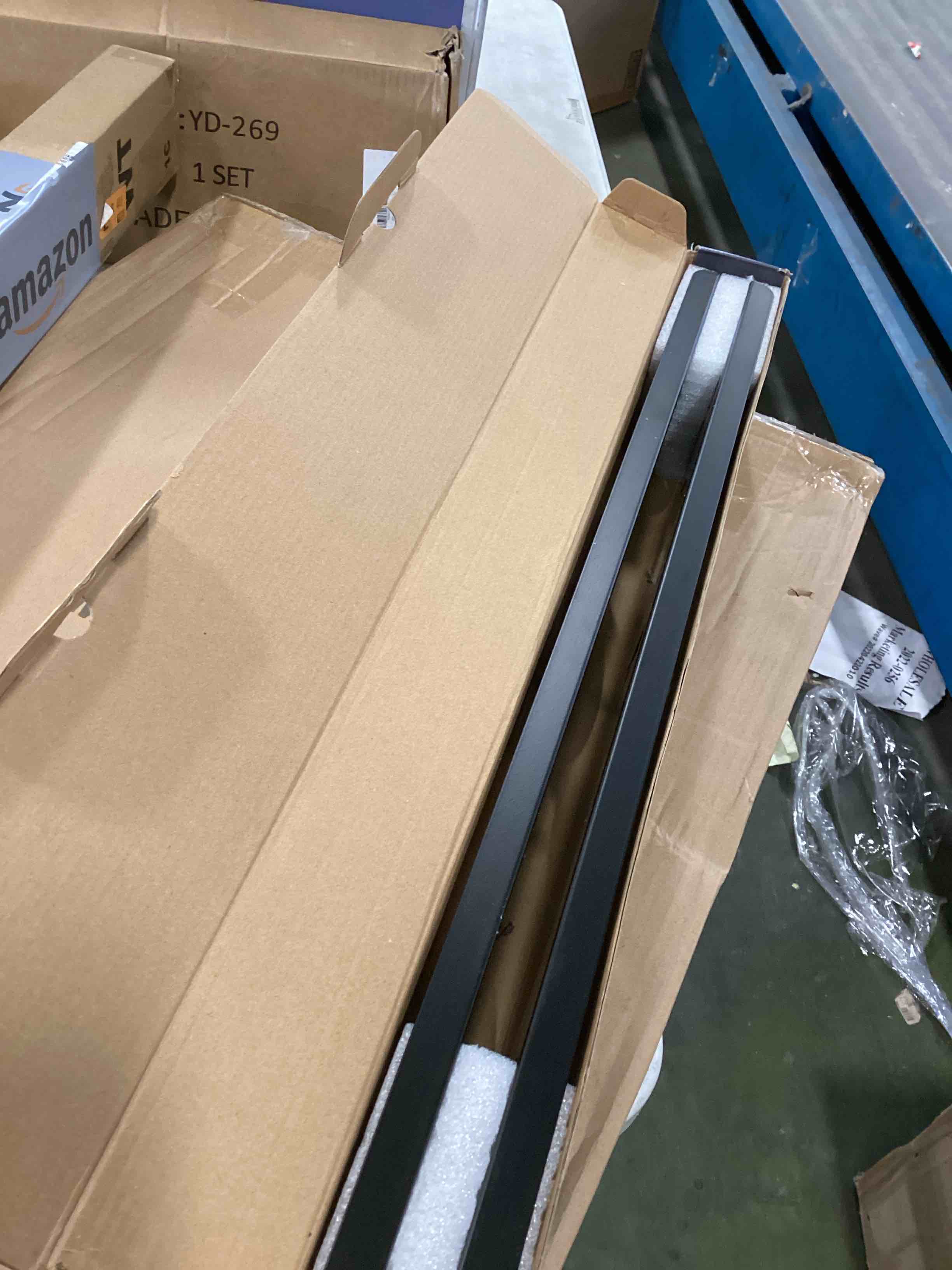 https://s3.amazonaws.com/lotting-images-prod/bidfta/PNK2180335_1744313629180.jpeg