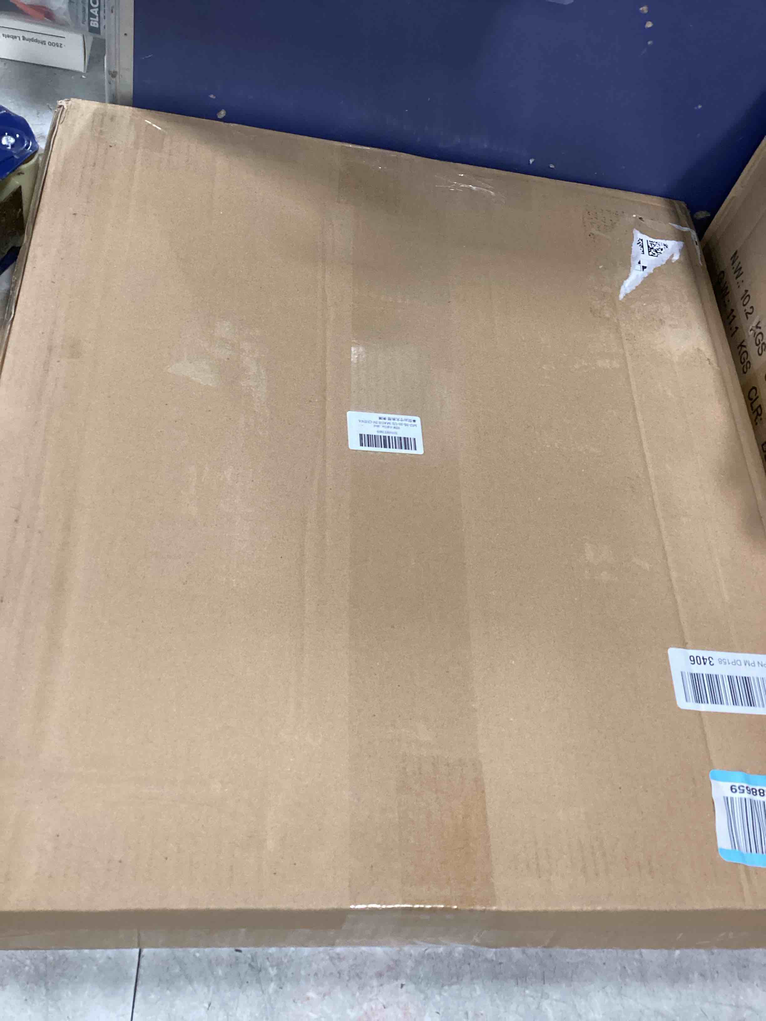 https://s3.amazonaws.com/lotting-images-prod/bidfta/PNK2180404_1744292955985.jpeg