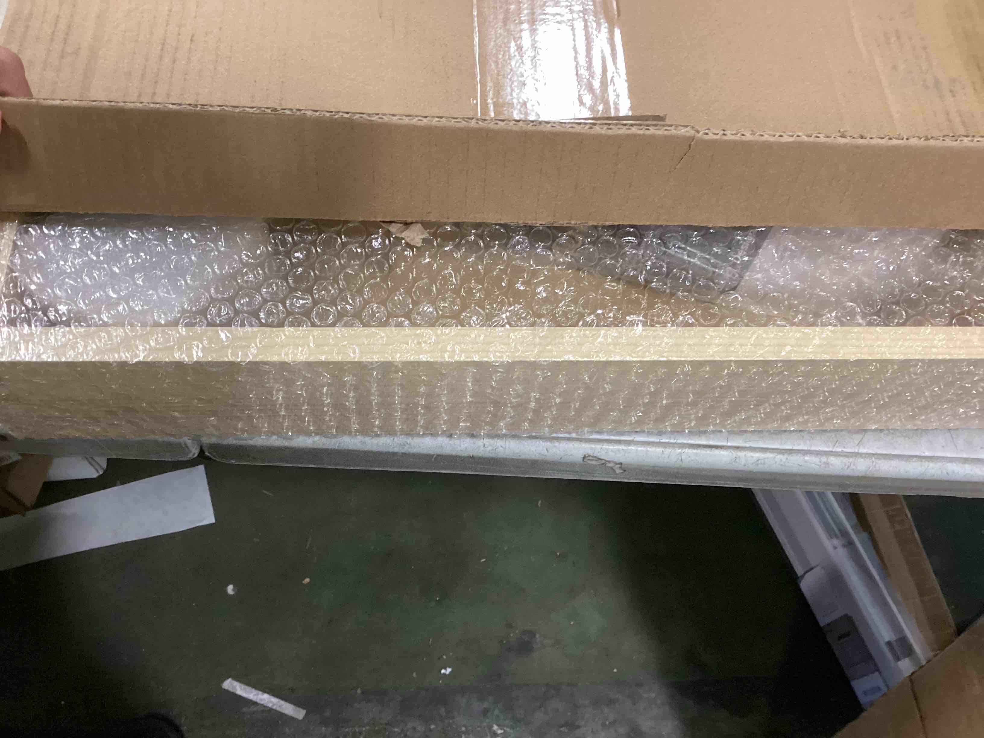 https://s3.amazonaws.com/lotting-images-prod/bidfta/PNK2180404_1744292989758.jpeg