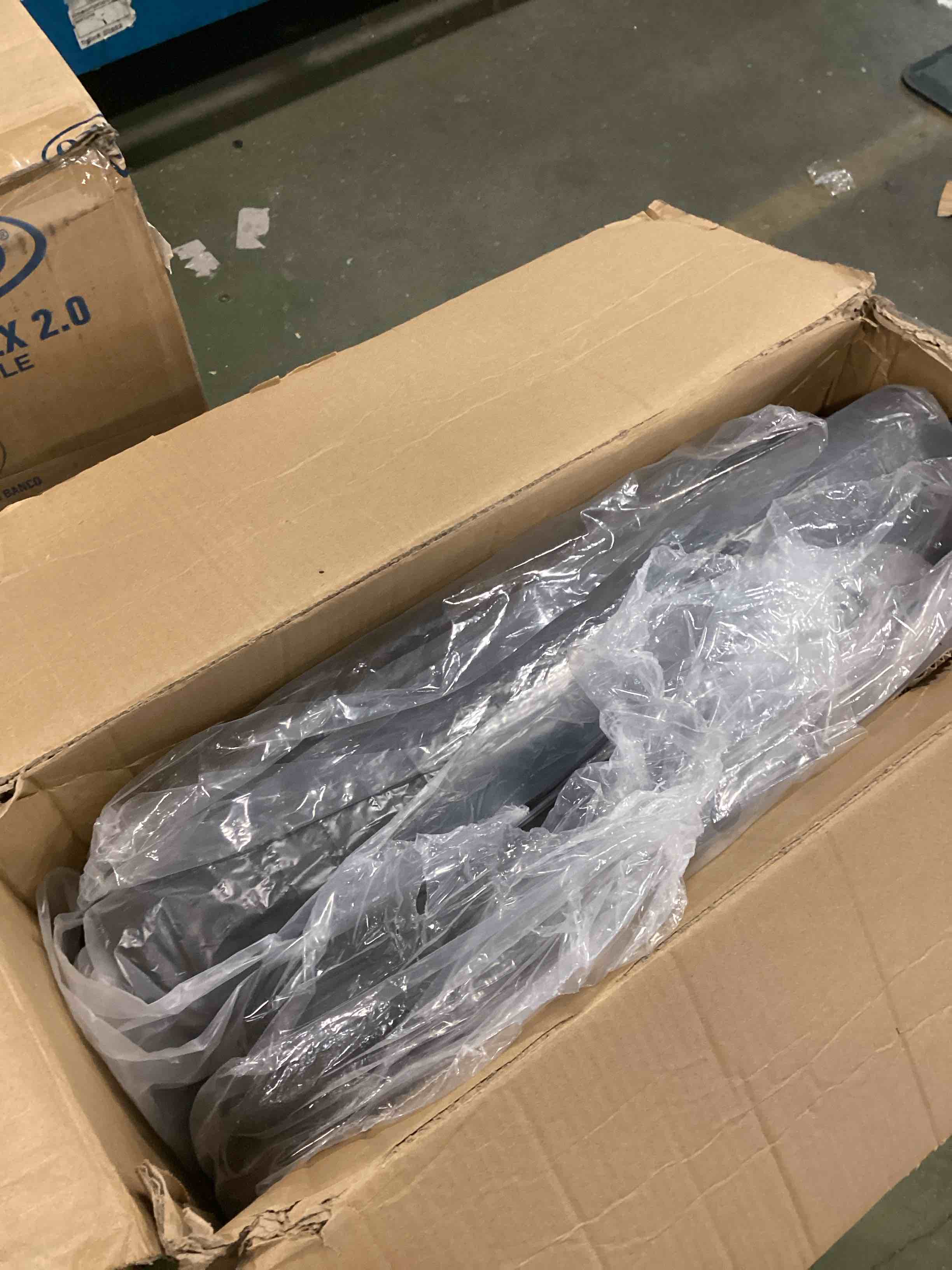 https://s3.amazonaws.com/lotting-images-prod/bidfta/PNK2180625_1744727781514.jpeg