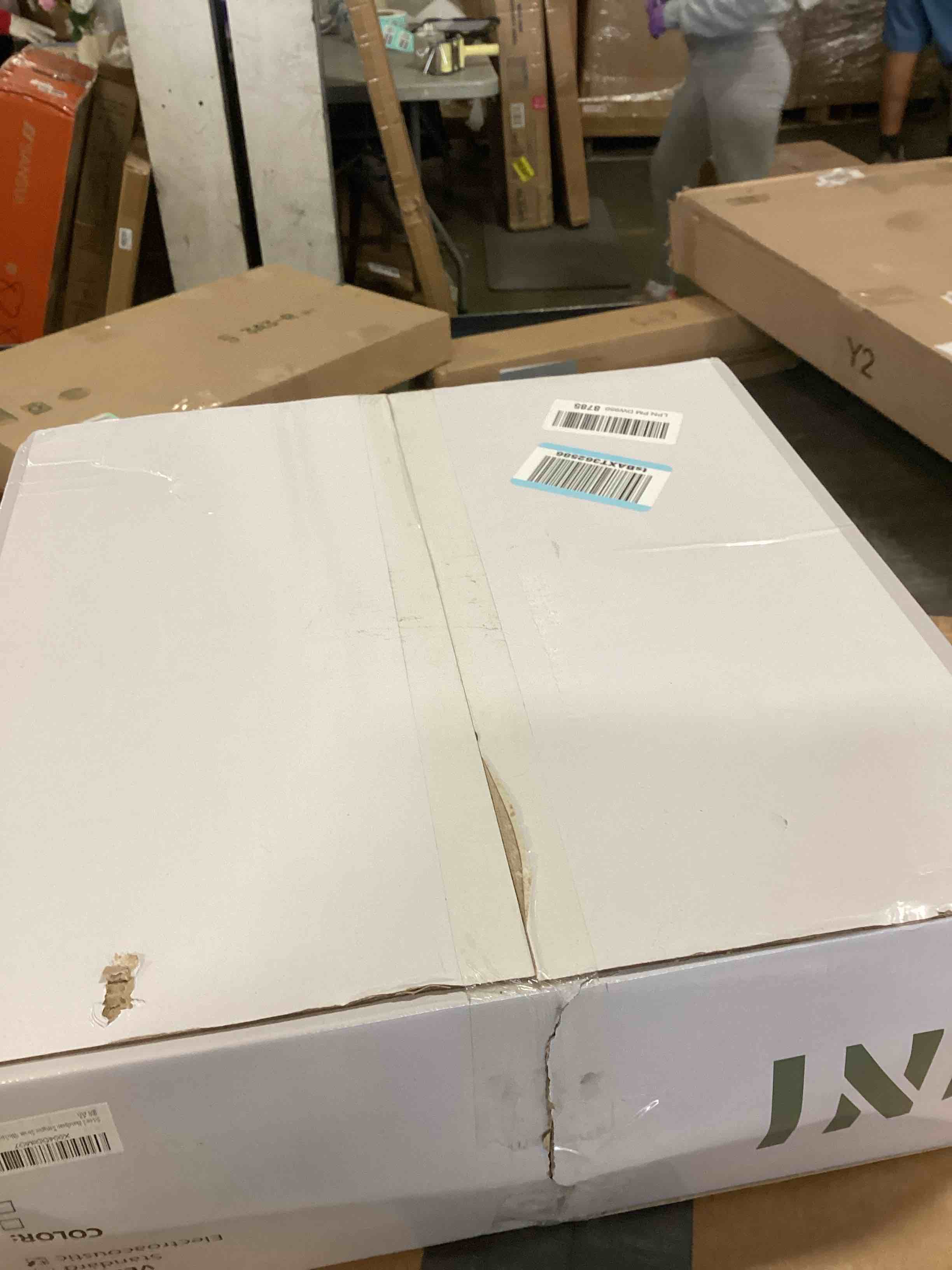 https://s3.amazonaws.com/lotting-images-prod/bidfta/PNK2180685_1744739764069.jpeg