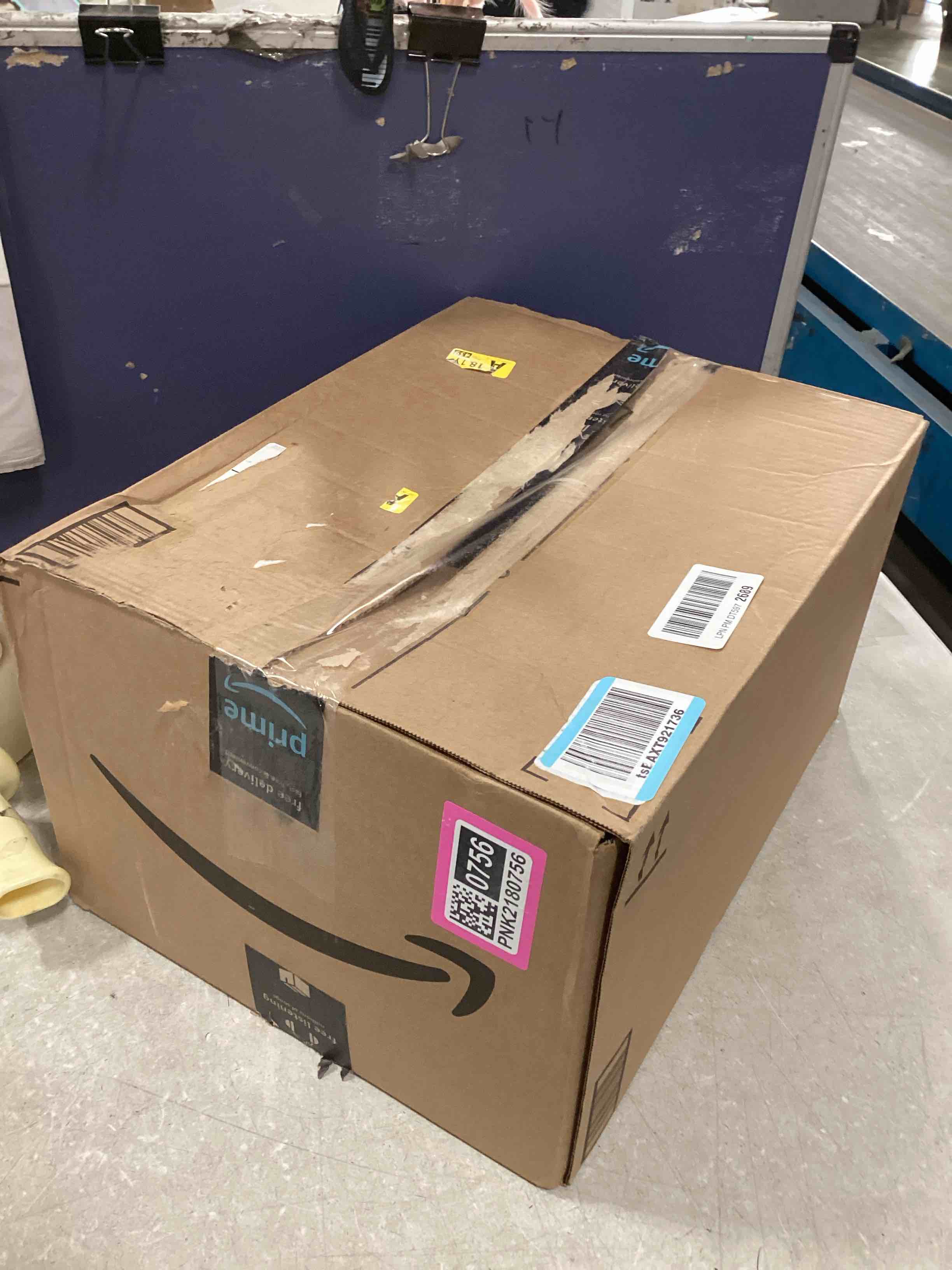 https://s3.amazonaws.com/lotting-images-prod/bidfta/PNK2180756_1744805081225.jpeg