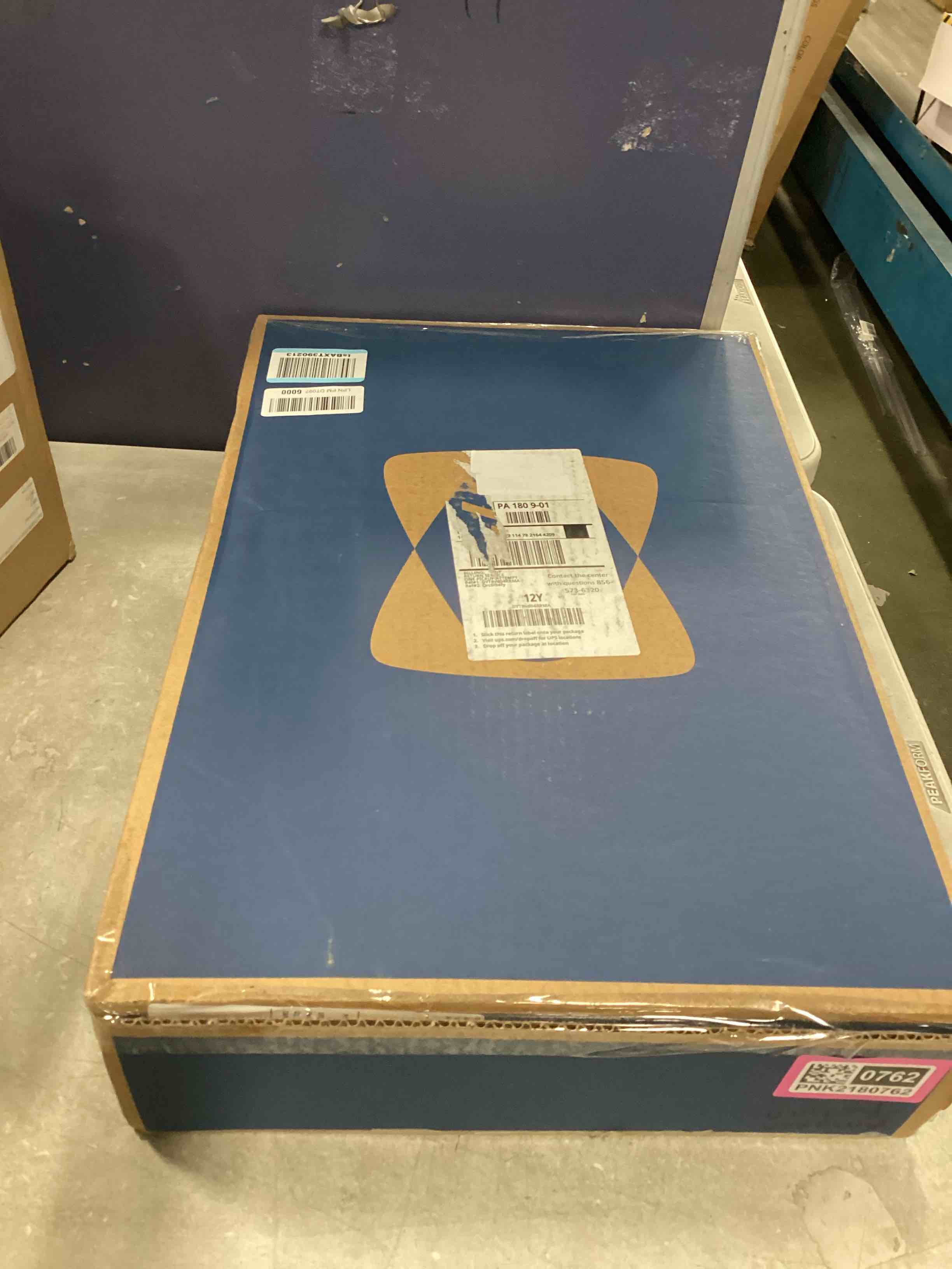 https://s3.amazonaws.com/lotting-images-prod/bidfta/PNK2180762_1744806252358.jpeg
