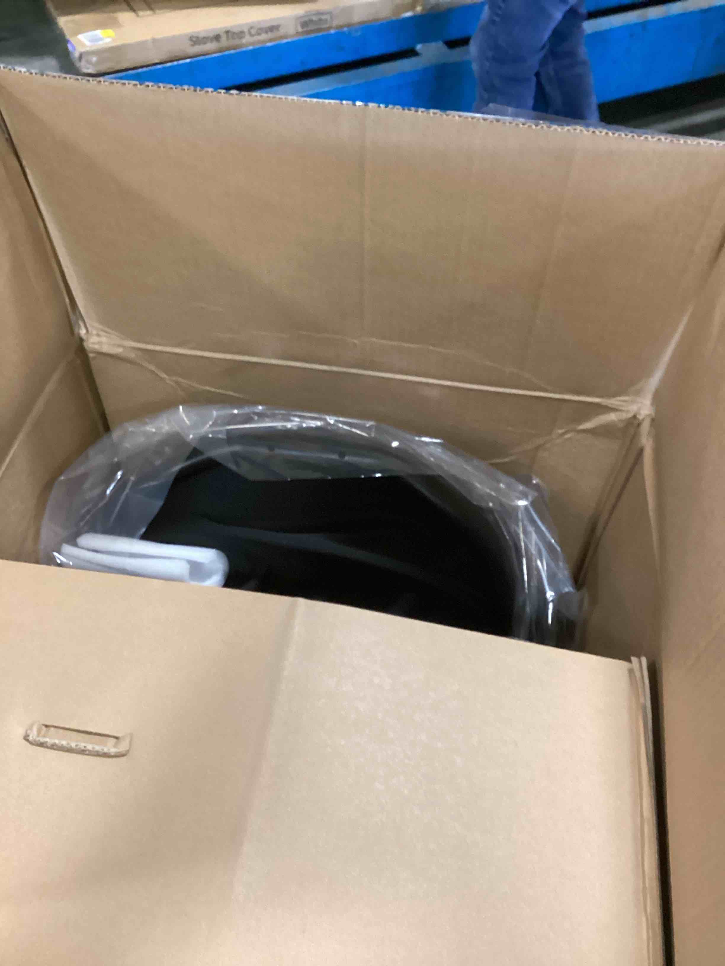 https://s3.amazonaws.com/lotting-images-prod/bidfta/PNK2180791_1744811139124.jpeg