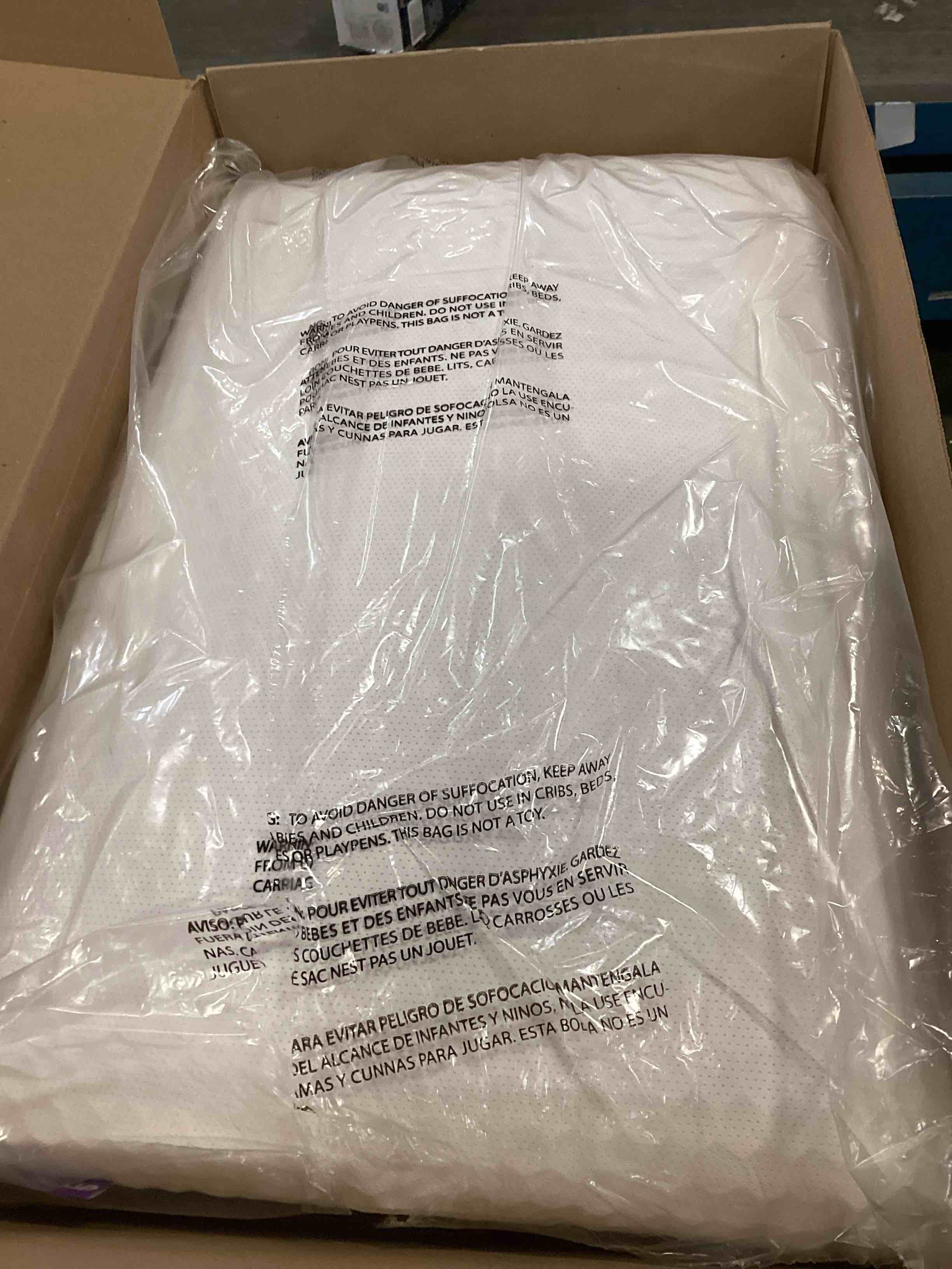 https://s3.amazonaws.com/lotting-images-prod/bidfta/PNK2180896_1744827078634.jpeg