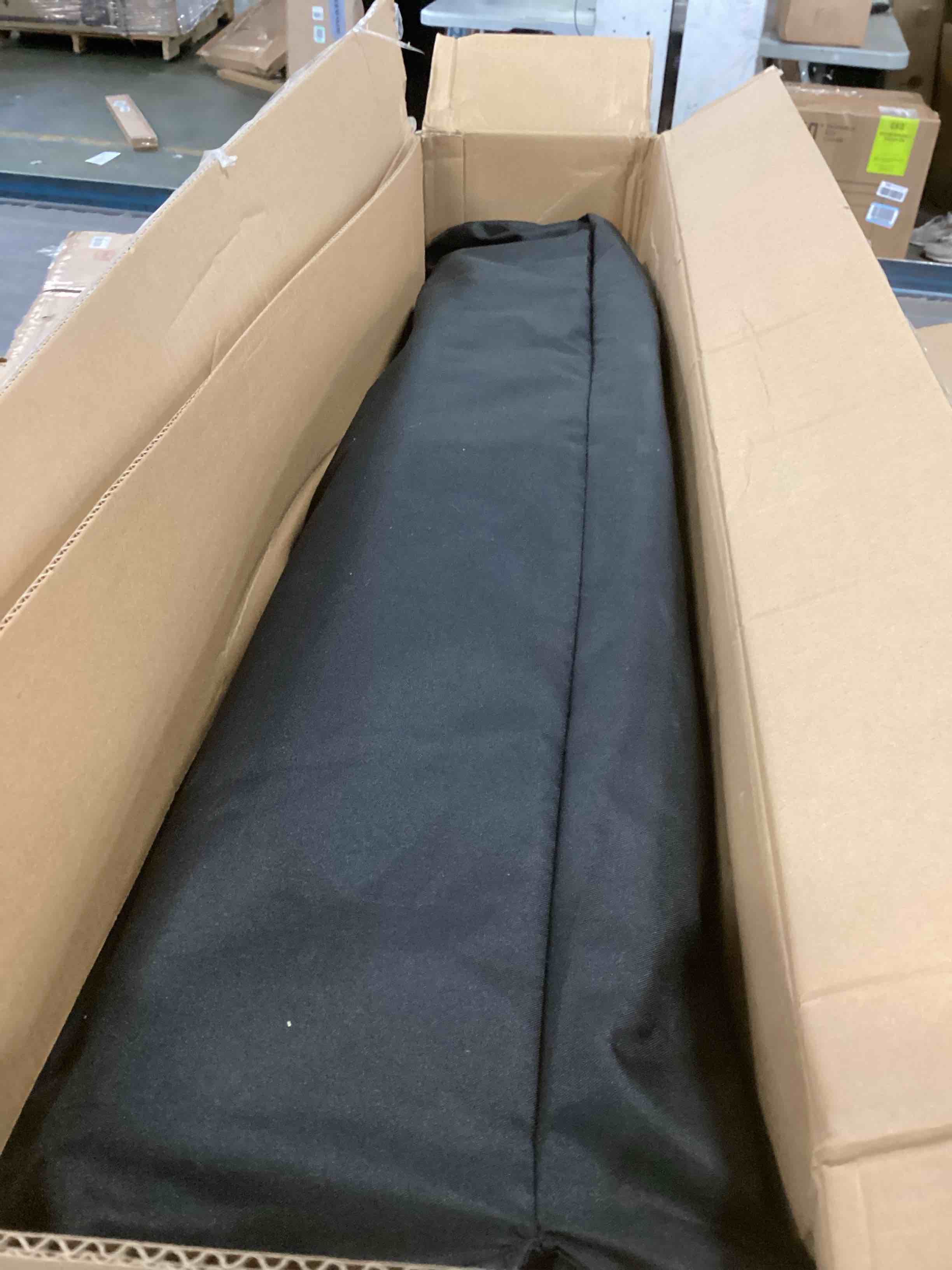 https://s3.amazonaws.com/lotting-images-prod/bidfta/PNK2180923_1744831389037.jpeg