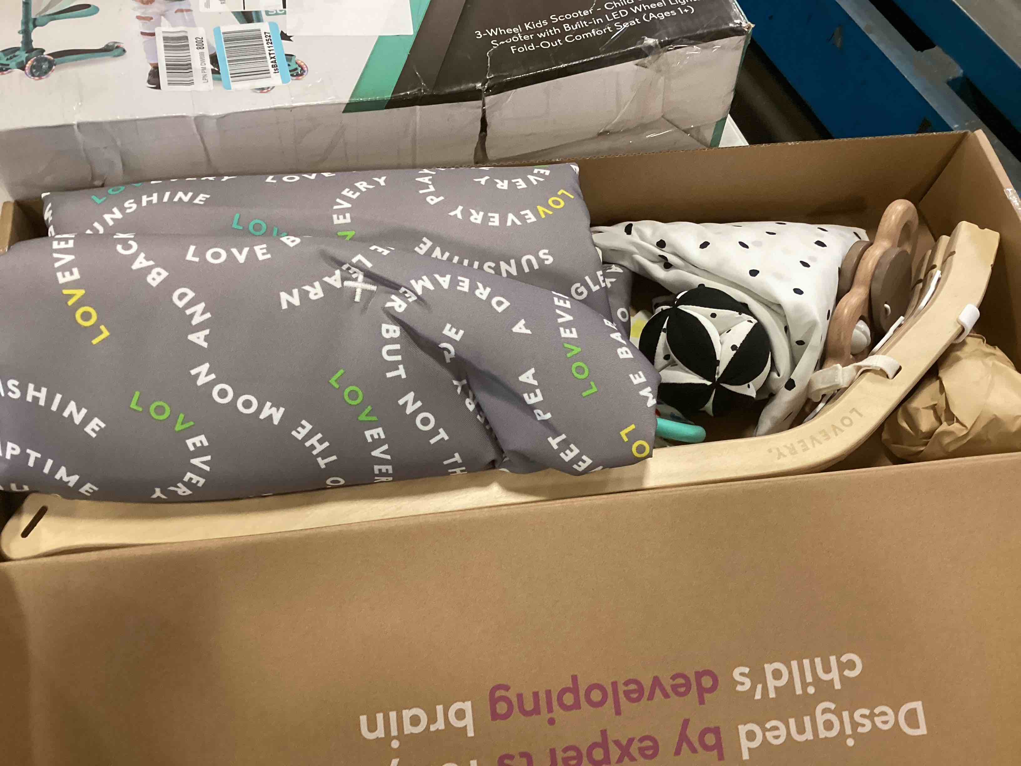 https://s3.amazonaws.com/lotting-images-prod/bidfta/PNK2181317_1745418274510.jpeg