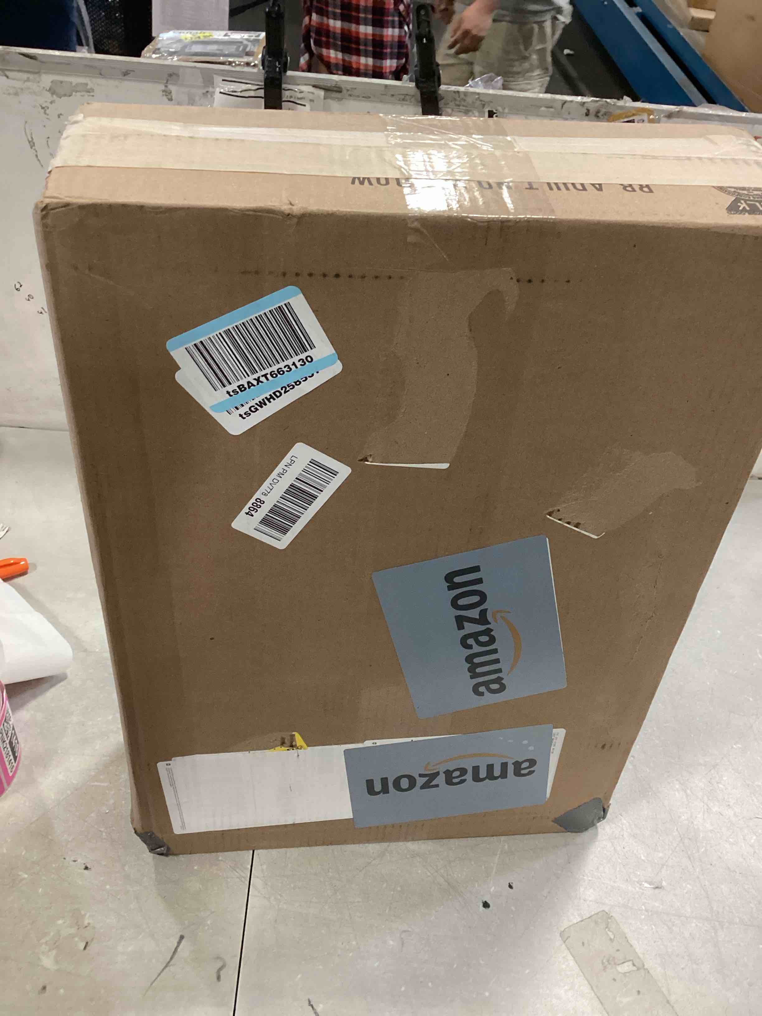 https://s3.amazonaws.com/lotting-images-prod/bidfta/PNK2181392_1745429326132.jpeg