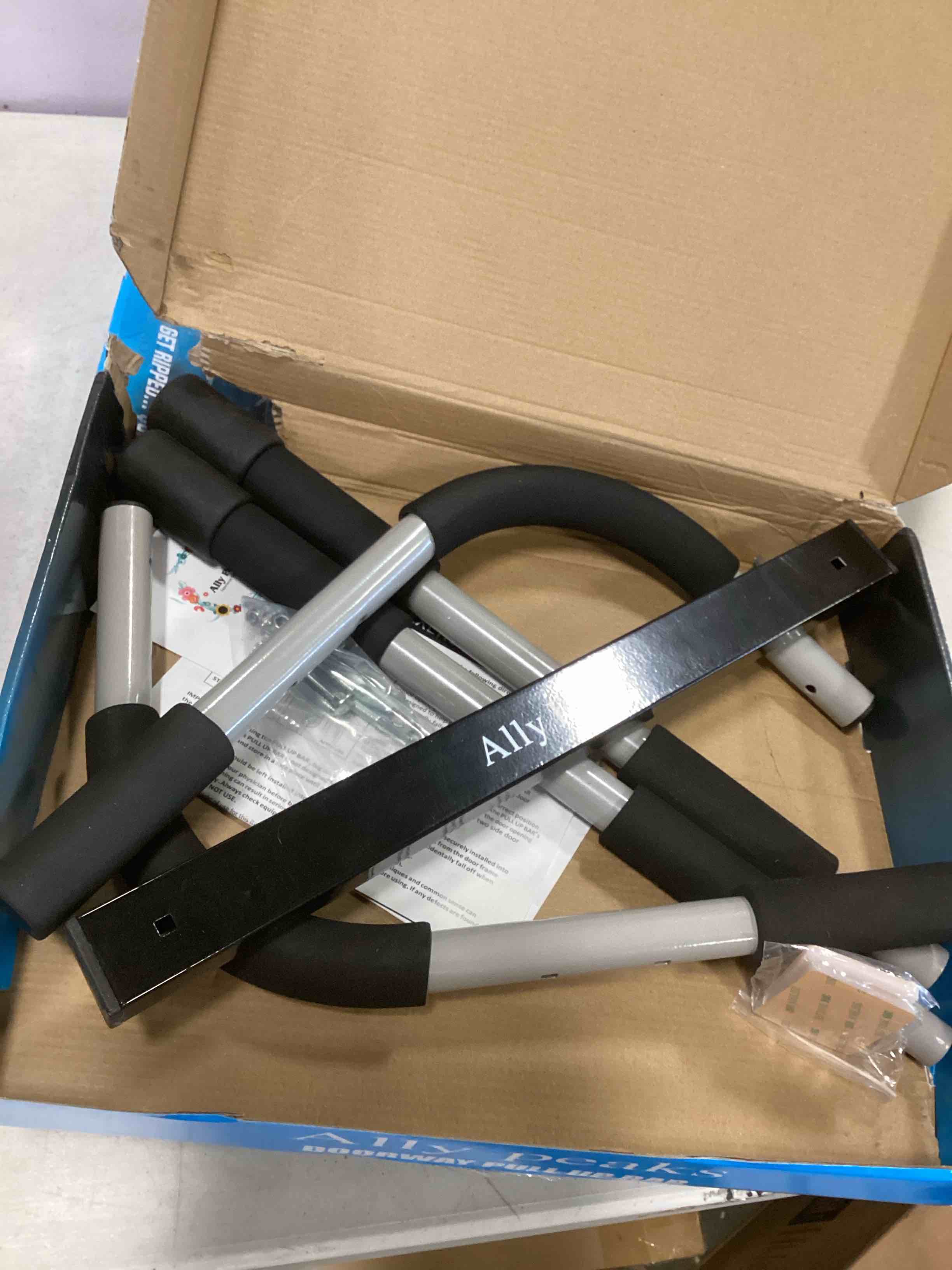 https://s3.amazonaws.com/lotting-images-prod/bidfta/PNK2181553_1745510304903.jpeg