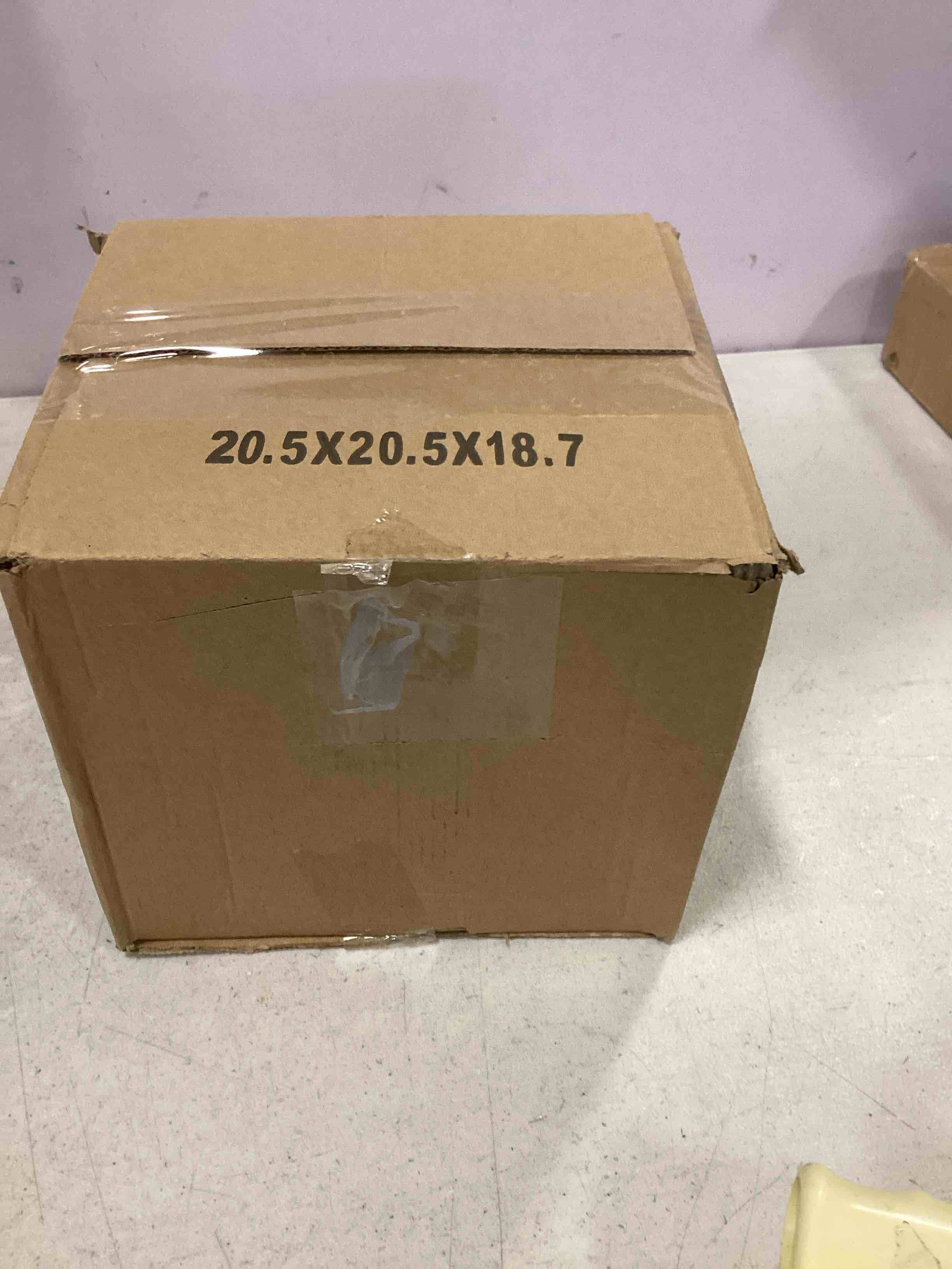 https://s3.amazonaws.com/lotting-images-prod/bidfta/PNK2181622_1745521072130.jpeg