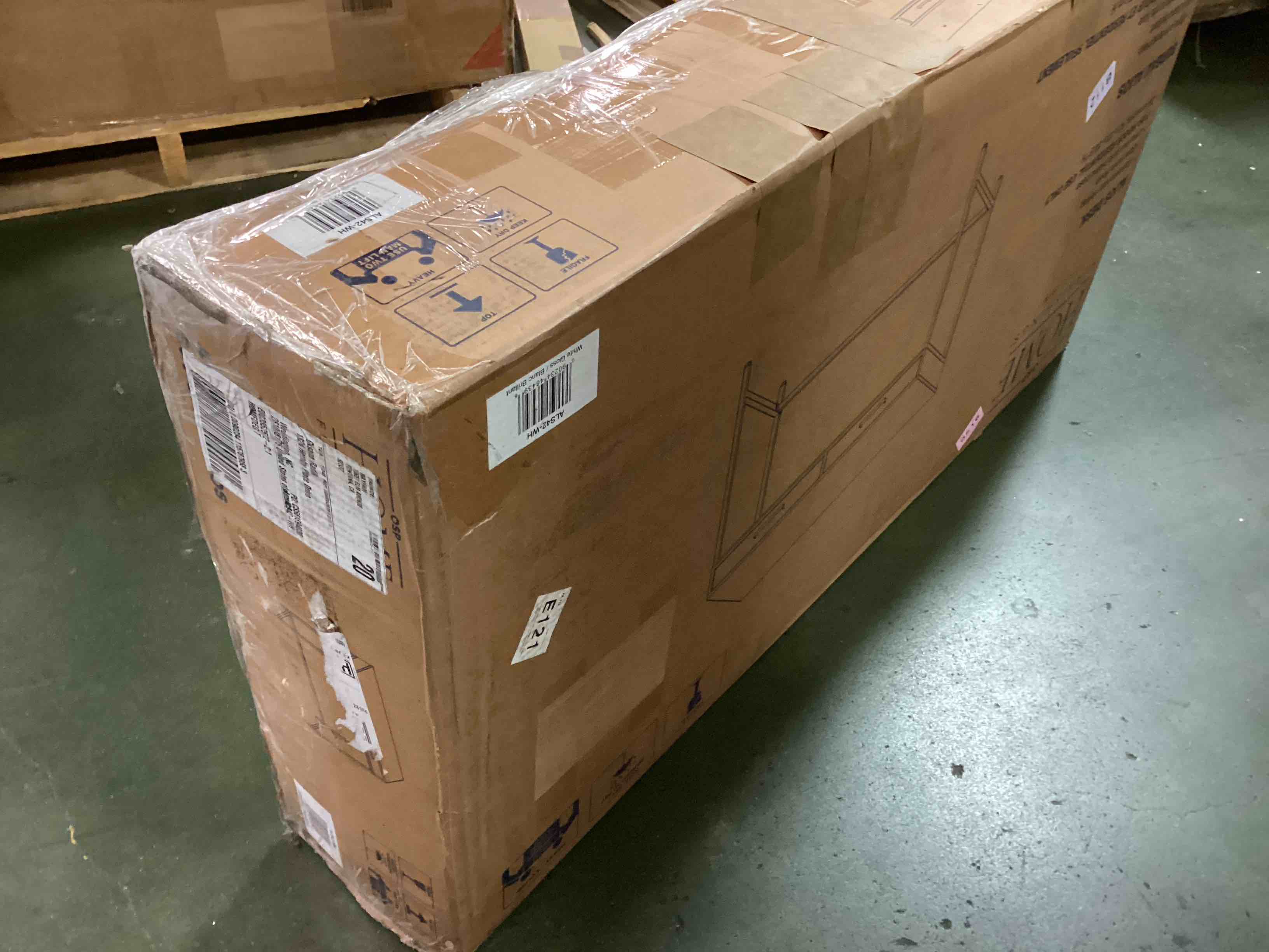 https://s3.amazonaws.com/lotting-images-prod/bidfta/PNK2181722_1745928919648.jpeg