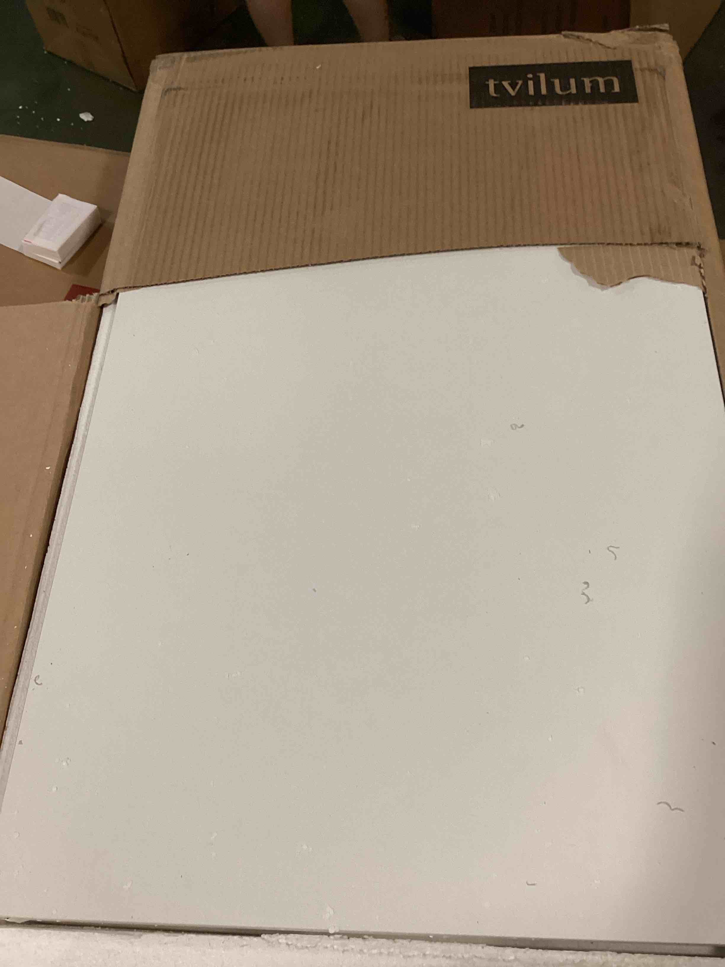 https://s3.amazonaws.com/lotting-images-prod/bidfta/PNK2181754_1745948197267.jpeg