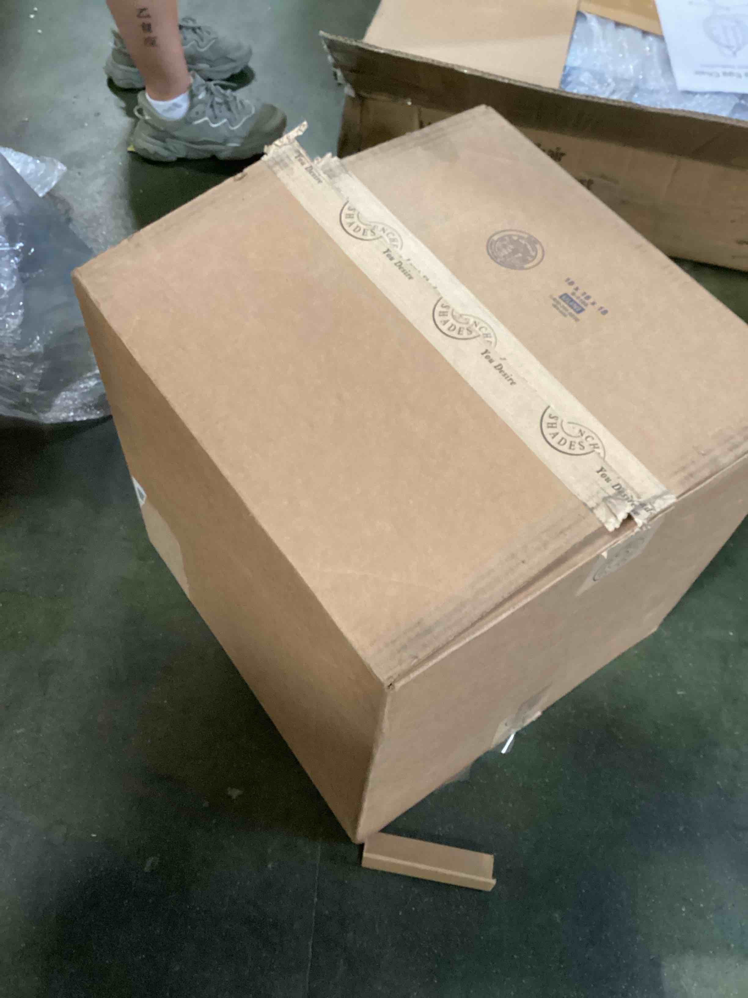 https://s3.amazonaws.com/lotting-images-prod/bidfta/PNK2181759_1745938491704.jpeg