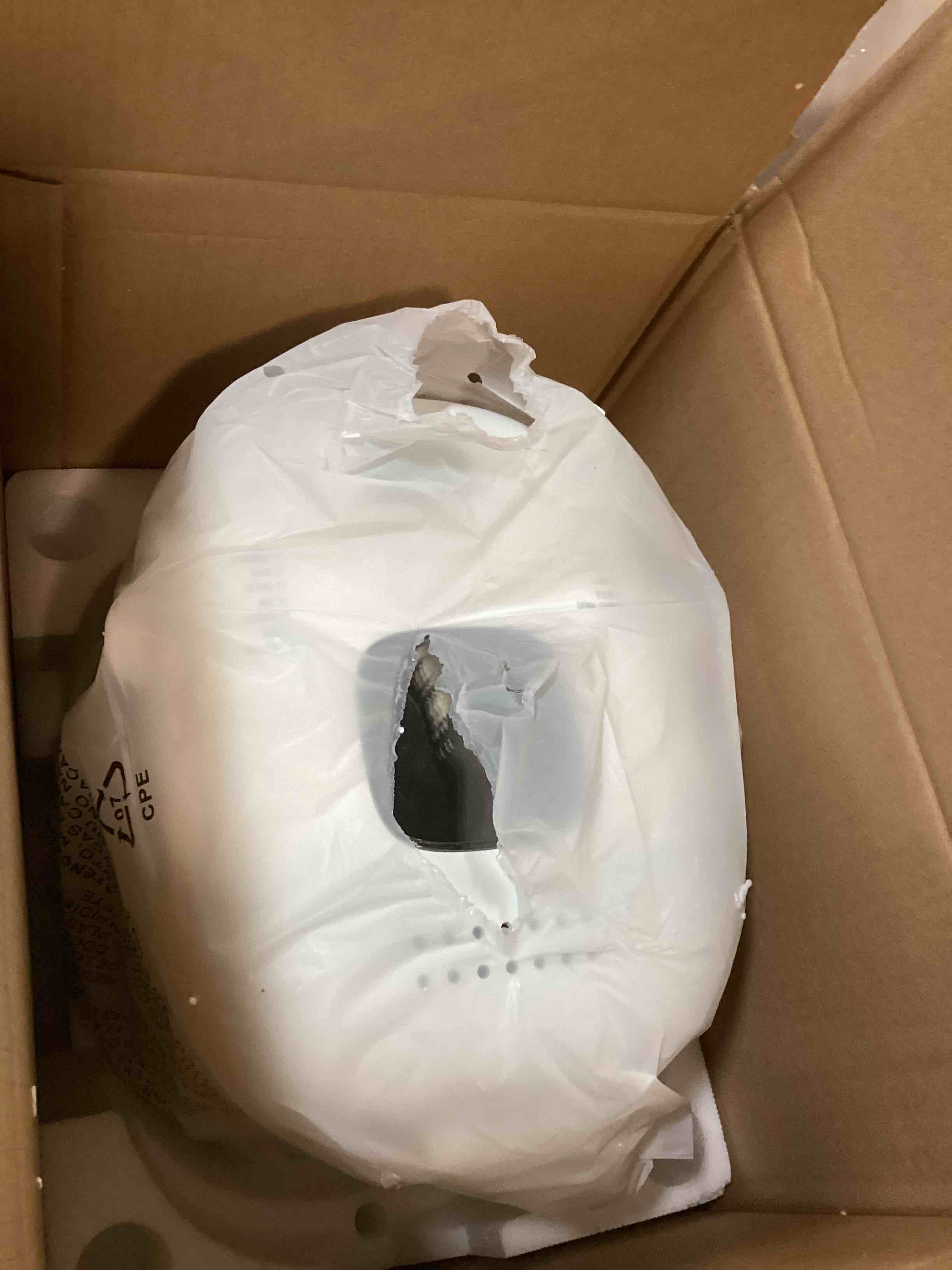 https://s3.amazonaws.com/lotting-images-prod/bidfta/PNK2181823_1746104610709.jpeg