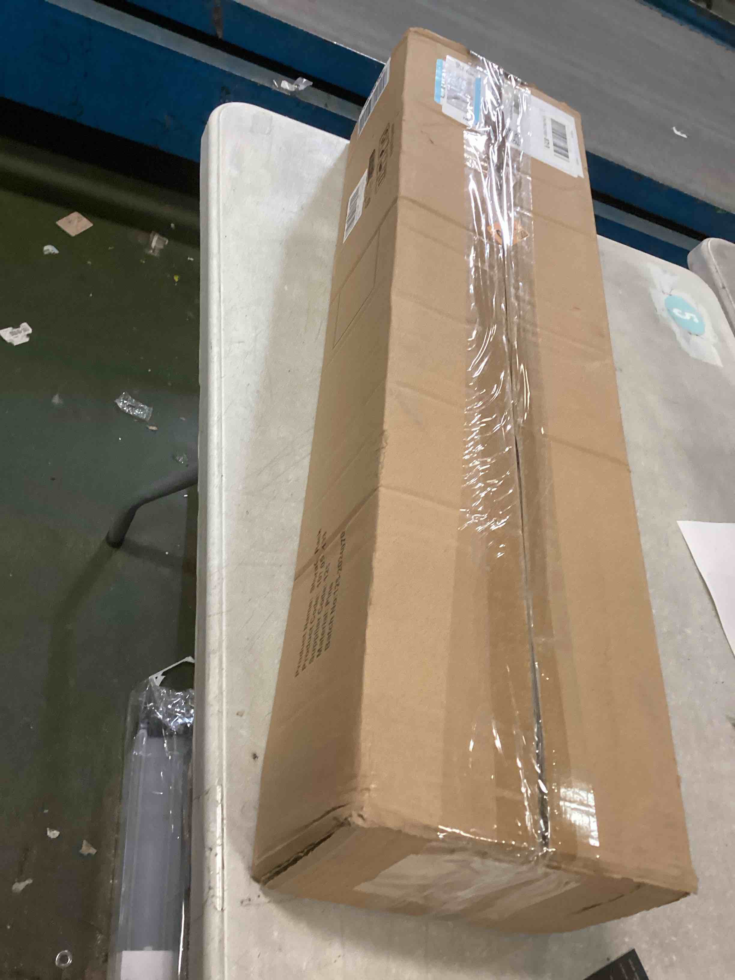 https://s3.amazonaws.com/lotting-images-prod/bidfta/PNK2183011_1744039667232.jpeg