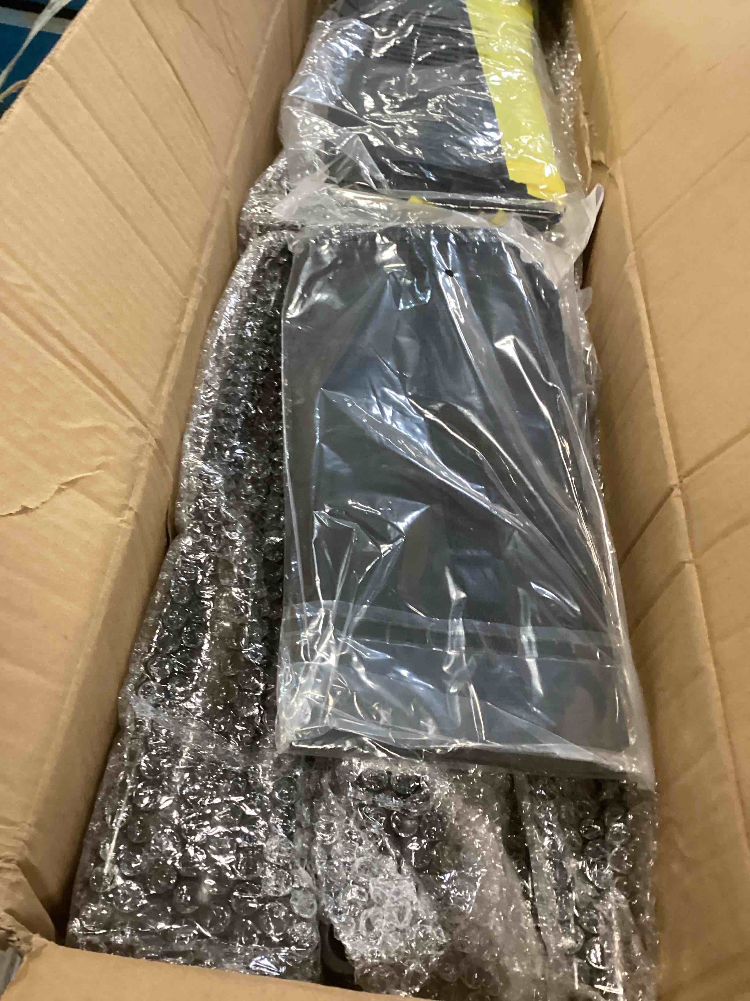 https://s3.amazonaws.com/lotting-images-prod/bidfta/PNK2183012_1744039728158.jpeg