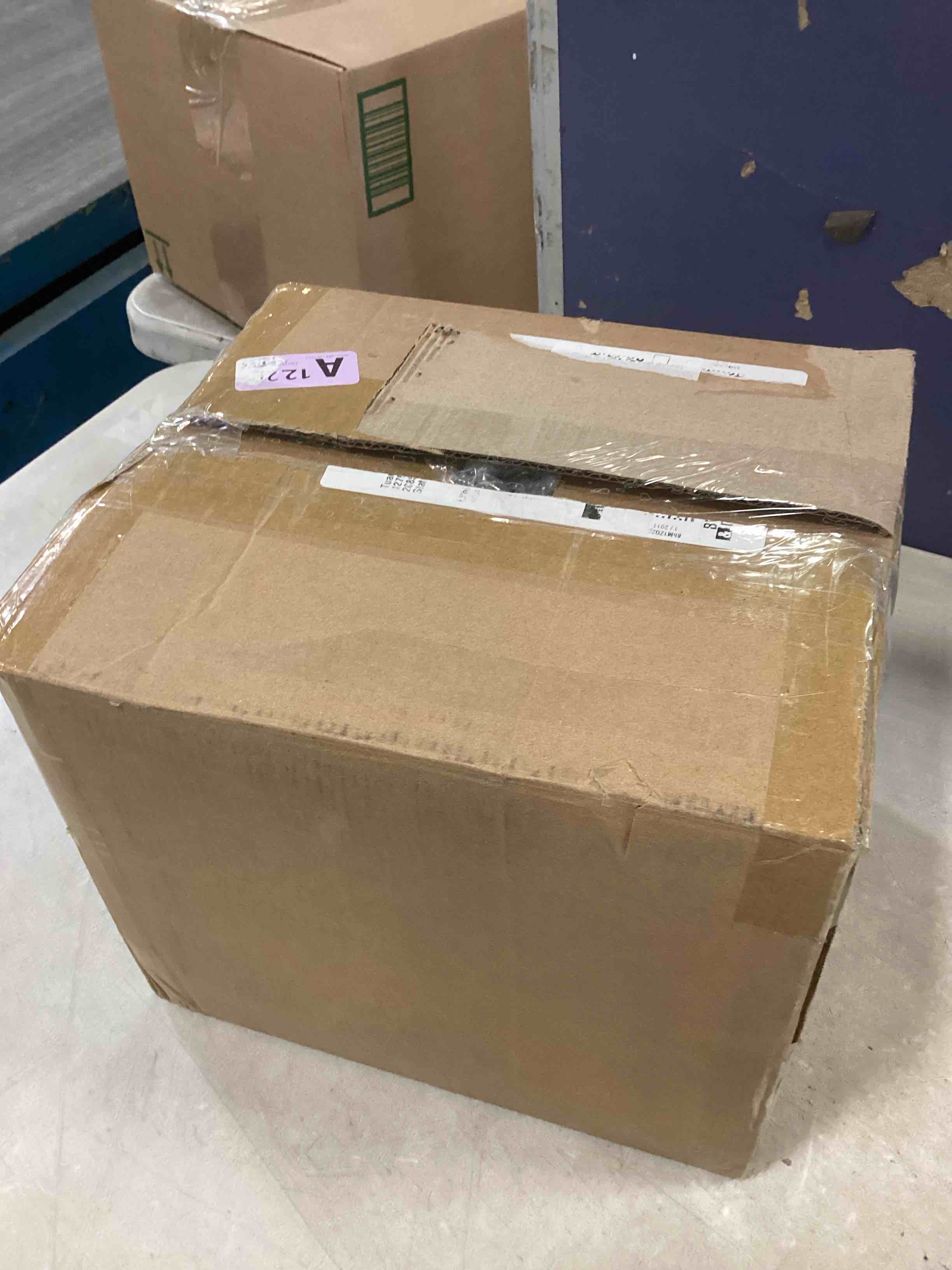 https://s3.amazonaws.com/lotting-images-prod/bidfta/PNK2183076_1744048120509.jpeg