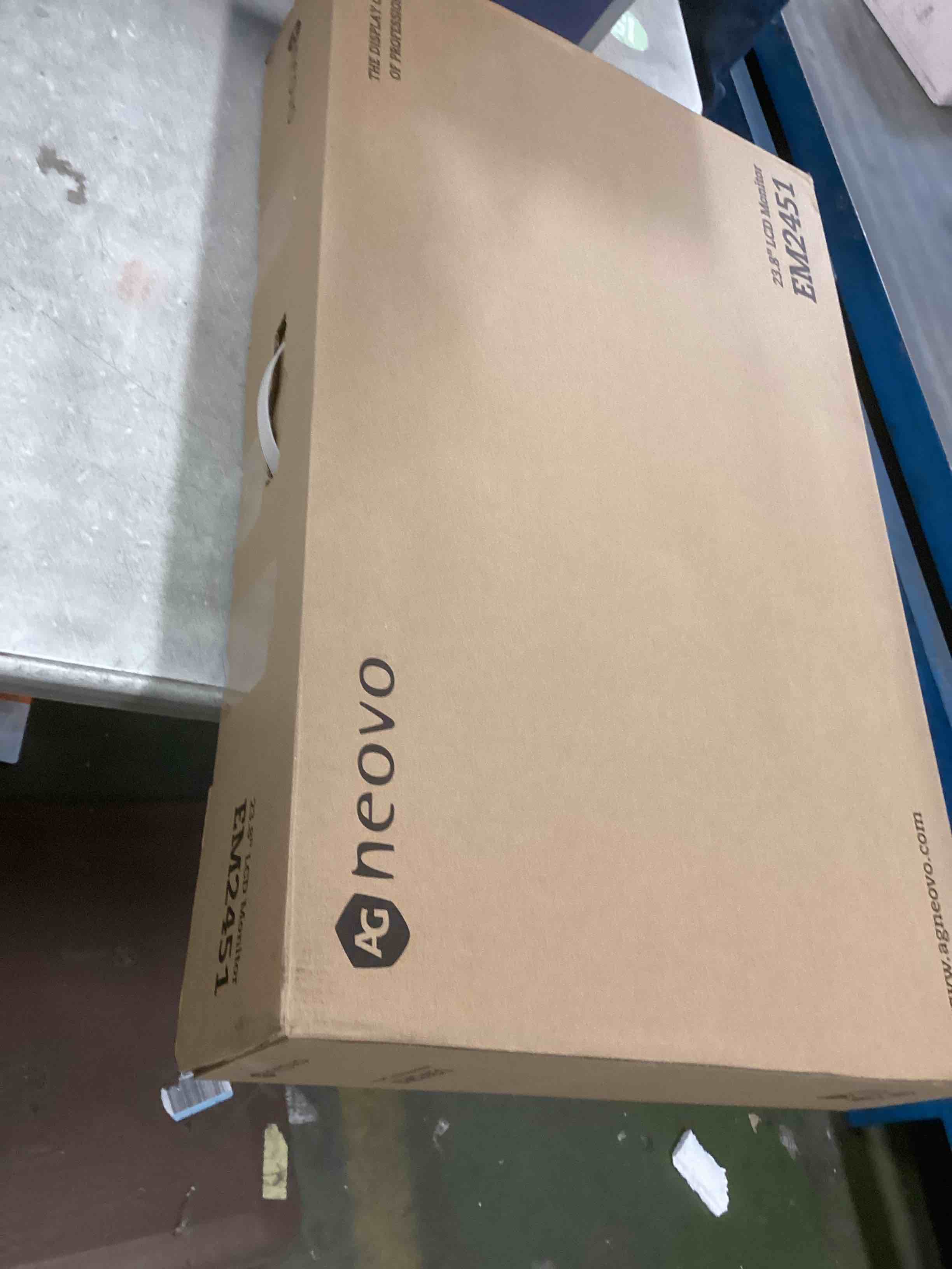 https://s3.amazonaws.com/lotting-images-prod/bidfta/PNK2183784_1744648258303.jpeg