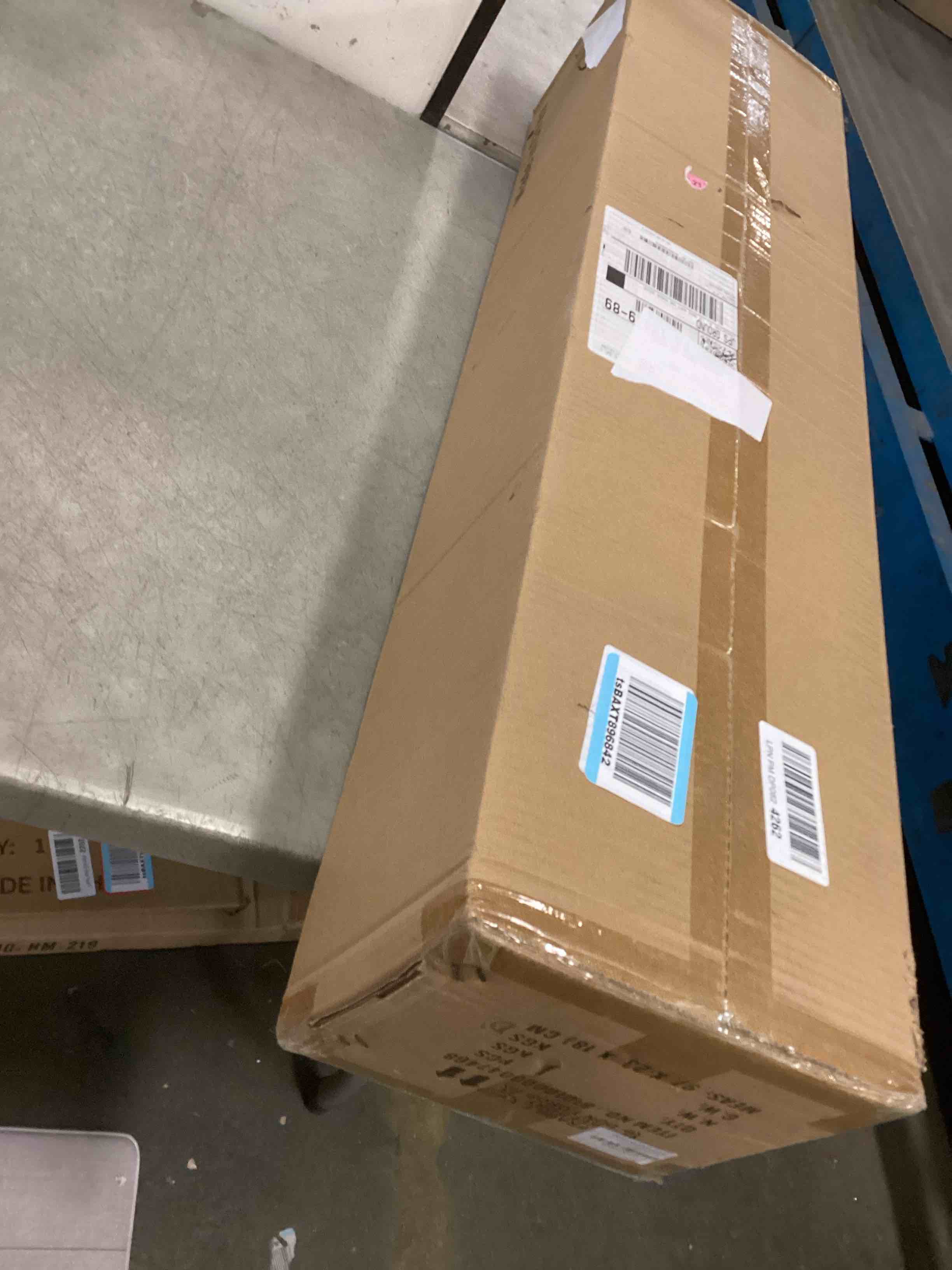 https://s3.amazonaws.com/lotting-images-prod/bidfta/PNK2184211_1744905157886.jpeg